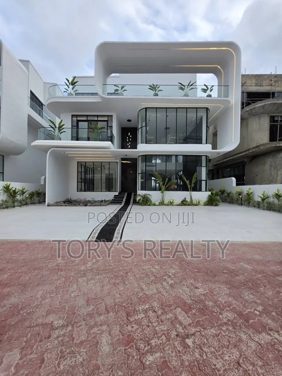 5bdrm Duplex in Osapa london for sale in Osapa london
