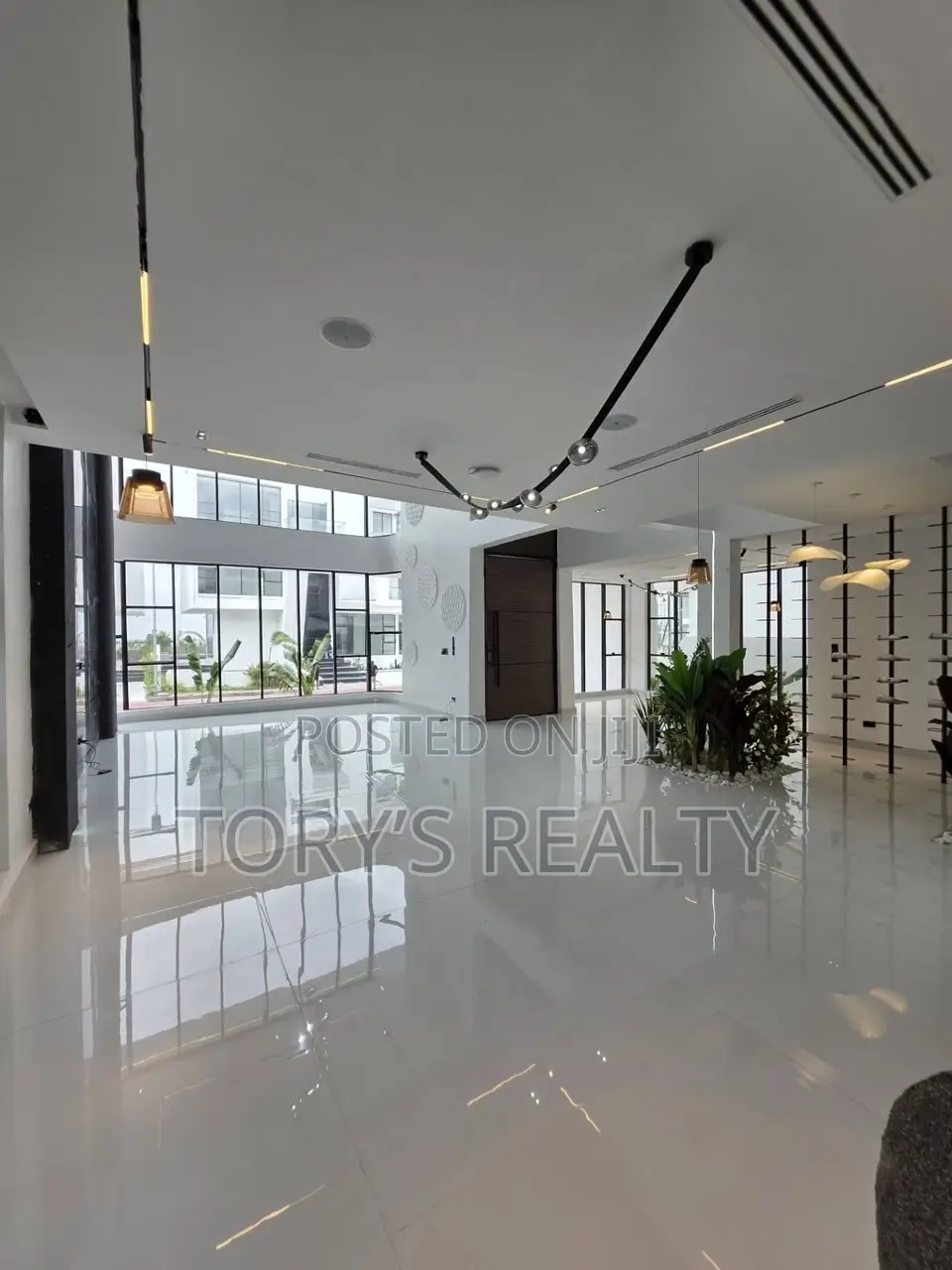 5bdrm Duplex in Osapa london for sale in Osapa london