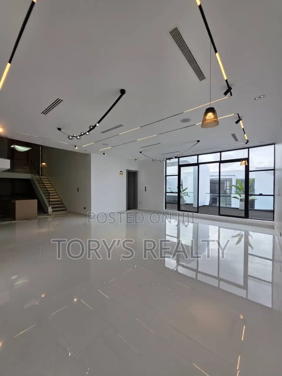 5bdrm Duplex in Osapa london for sale in Osapa london