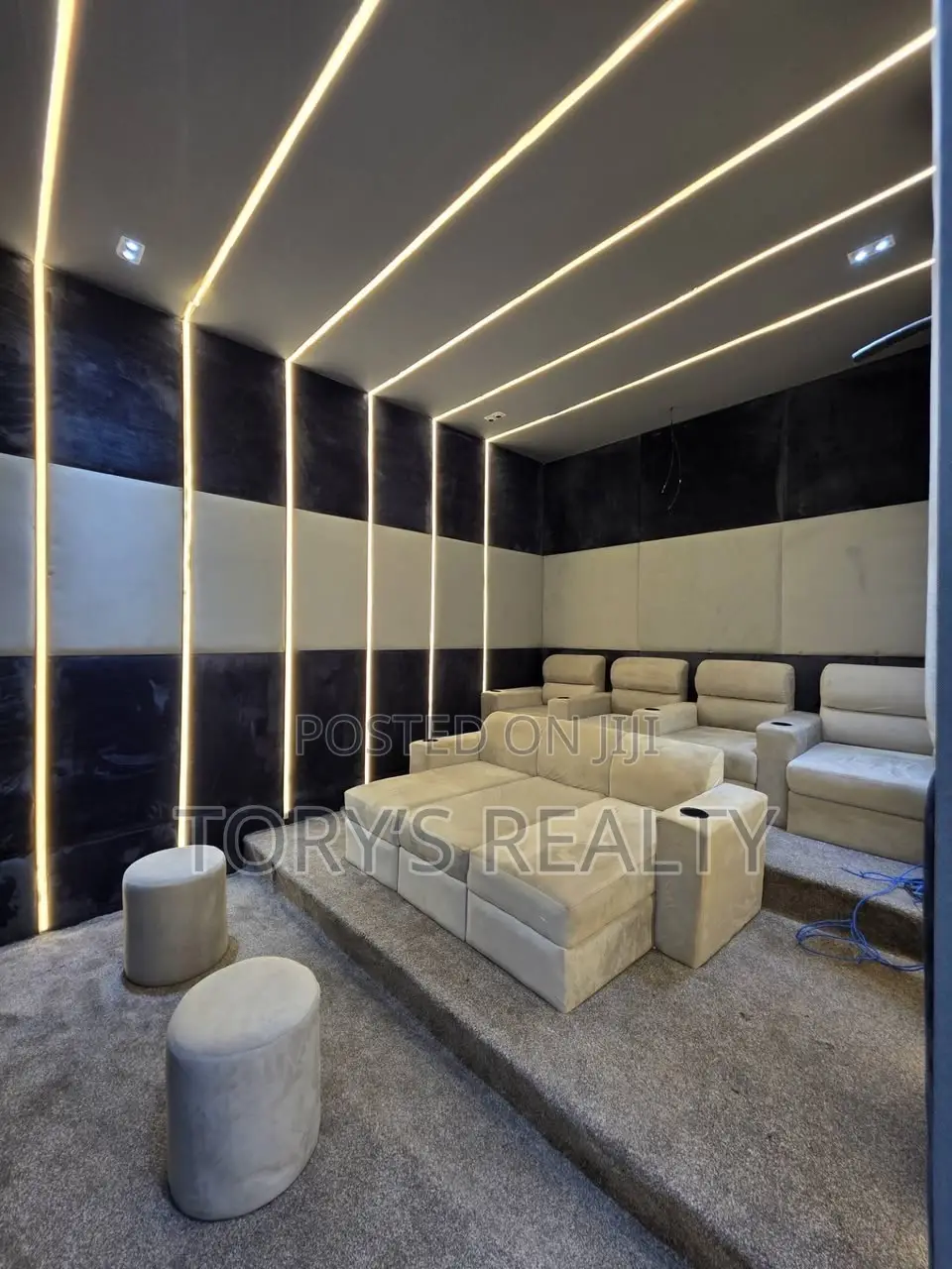 5bdrm Duplex in Osapa london for sale in Osapa london