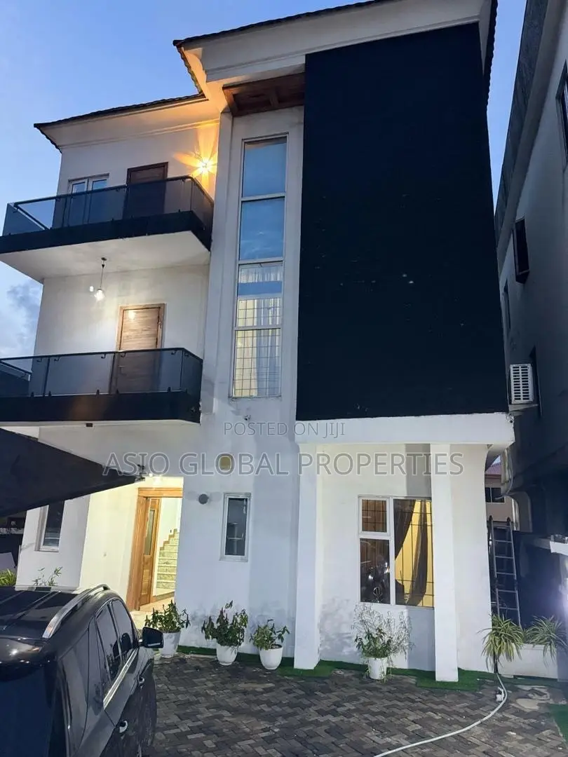 5 Bedroom Self Compound | Snooker/Pool/Cinema/Ps5 in Lekki Phase 1 in Lekki Phase 1