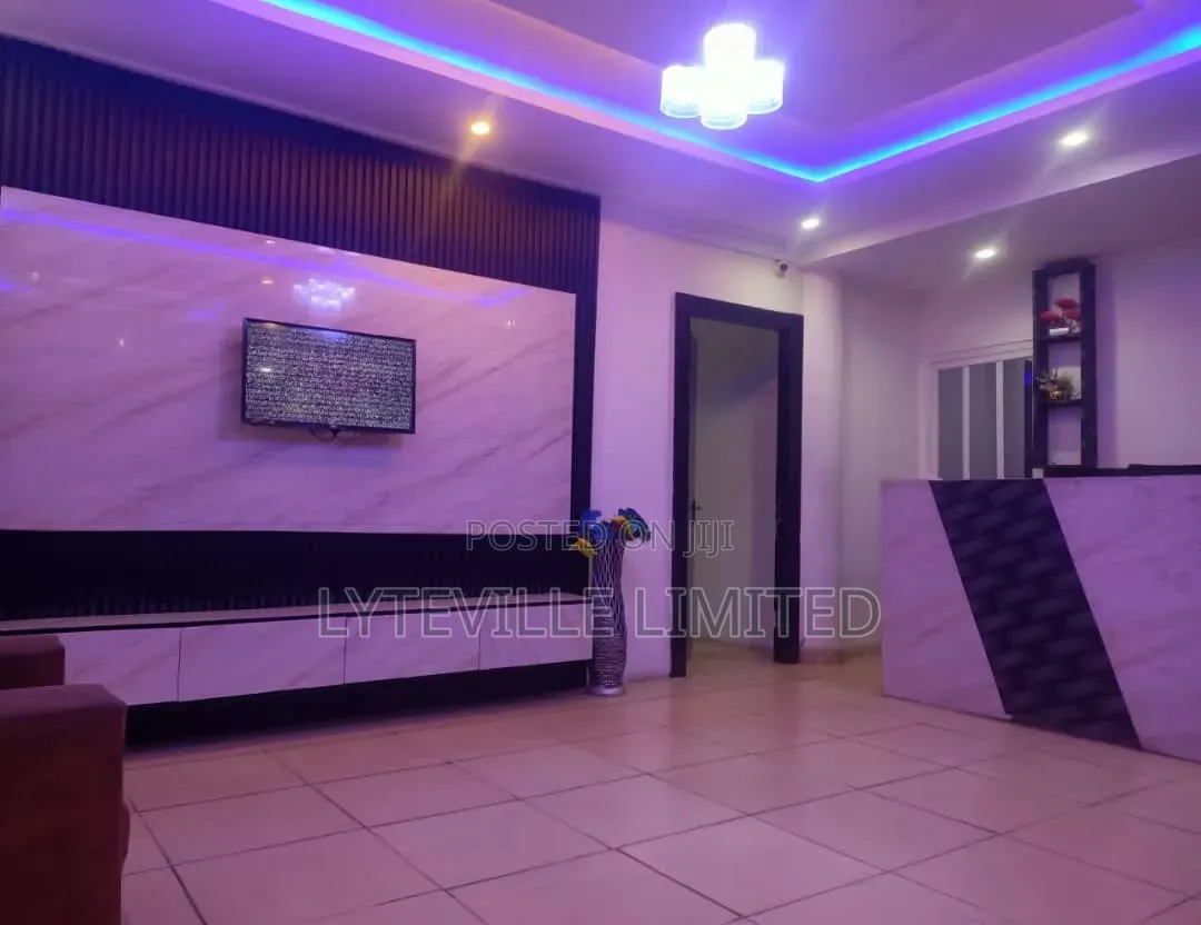 Executive Office 25sqm in Utako