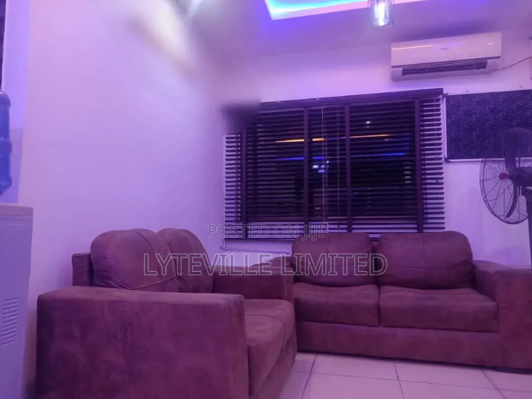 Executive Office 25sqm in Utako
