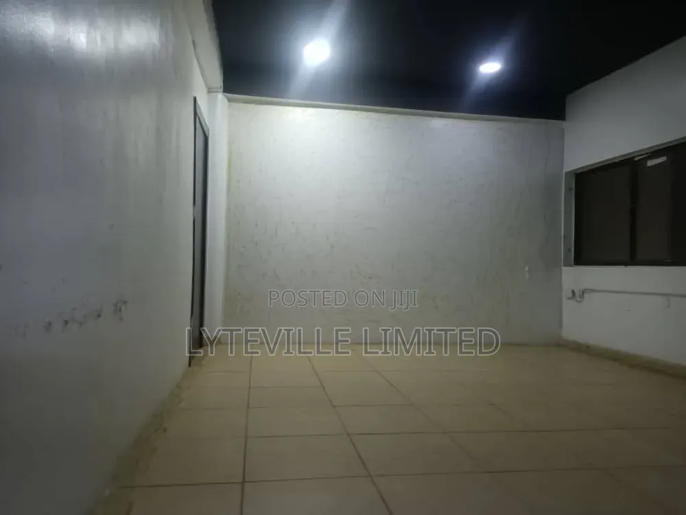 Executive Office 25sqm in Utako