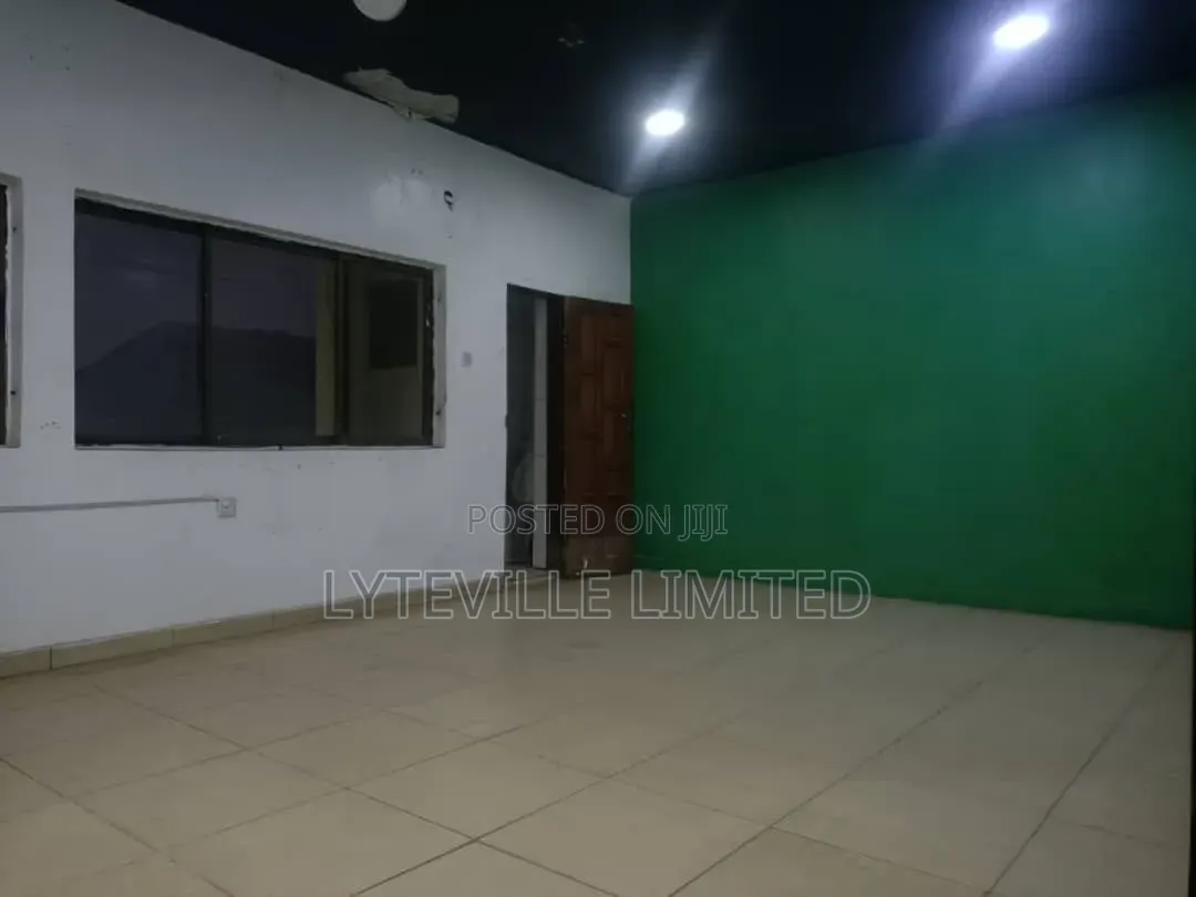 Executive Office 25sqm in Utako