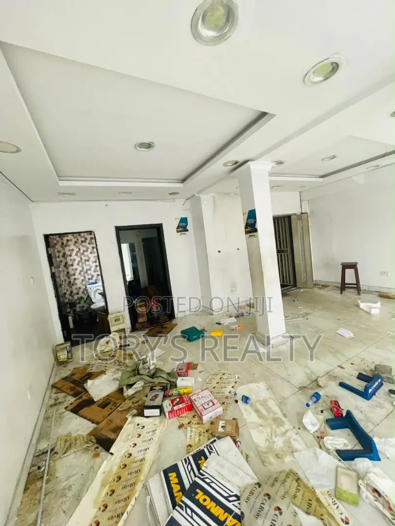 Exquisite Spacious Shop in Lekki Phase 1