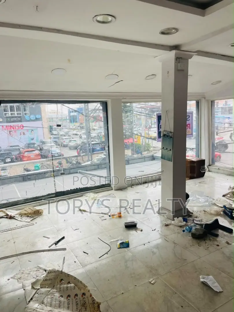 Exquisite Spacious Shop in Lekki Phase 1