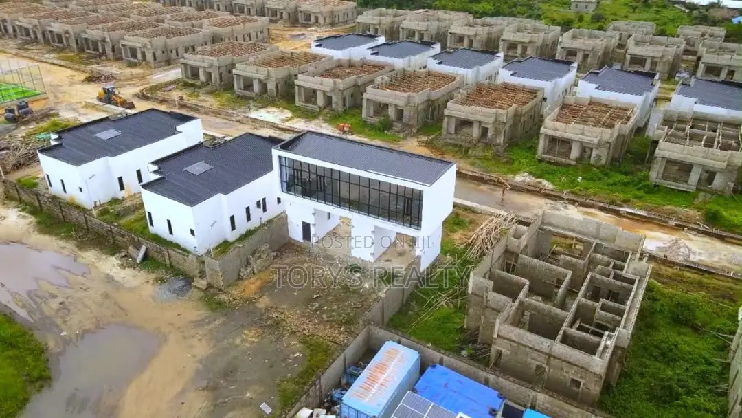 4bdrm Bungalow in Igando-Oloja for sale in Igando-Oloja