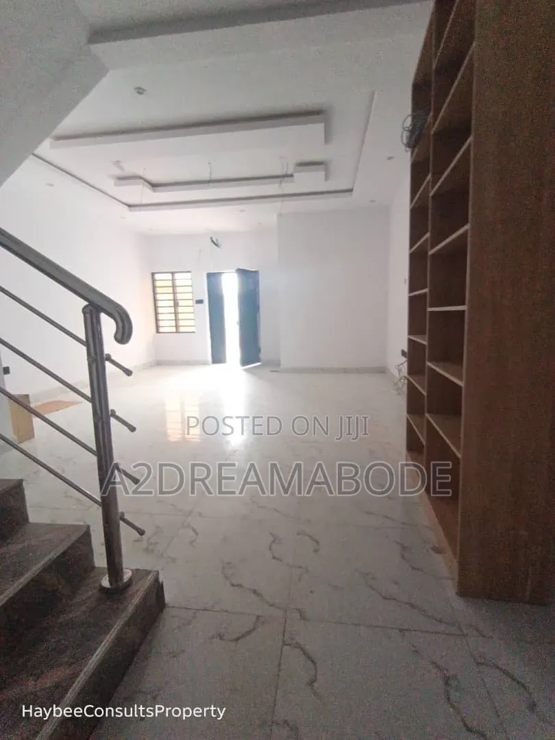 4bdrm Duplex in Yaba for sale in Sabo / Yaba