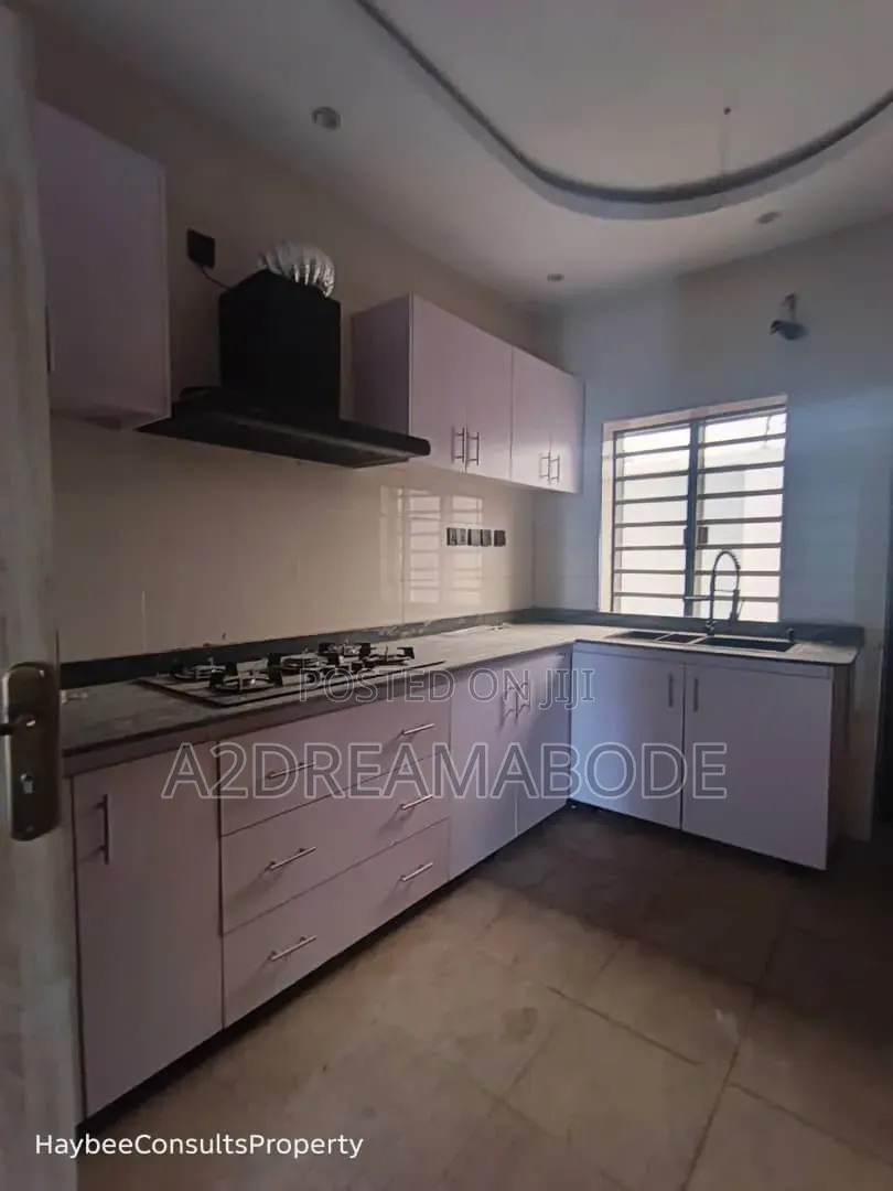 4bdrm Duplex in Yaba for sale in Sabo / Yaba