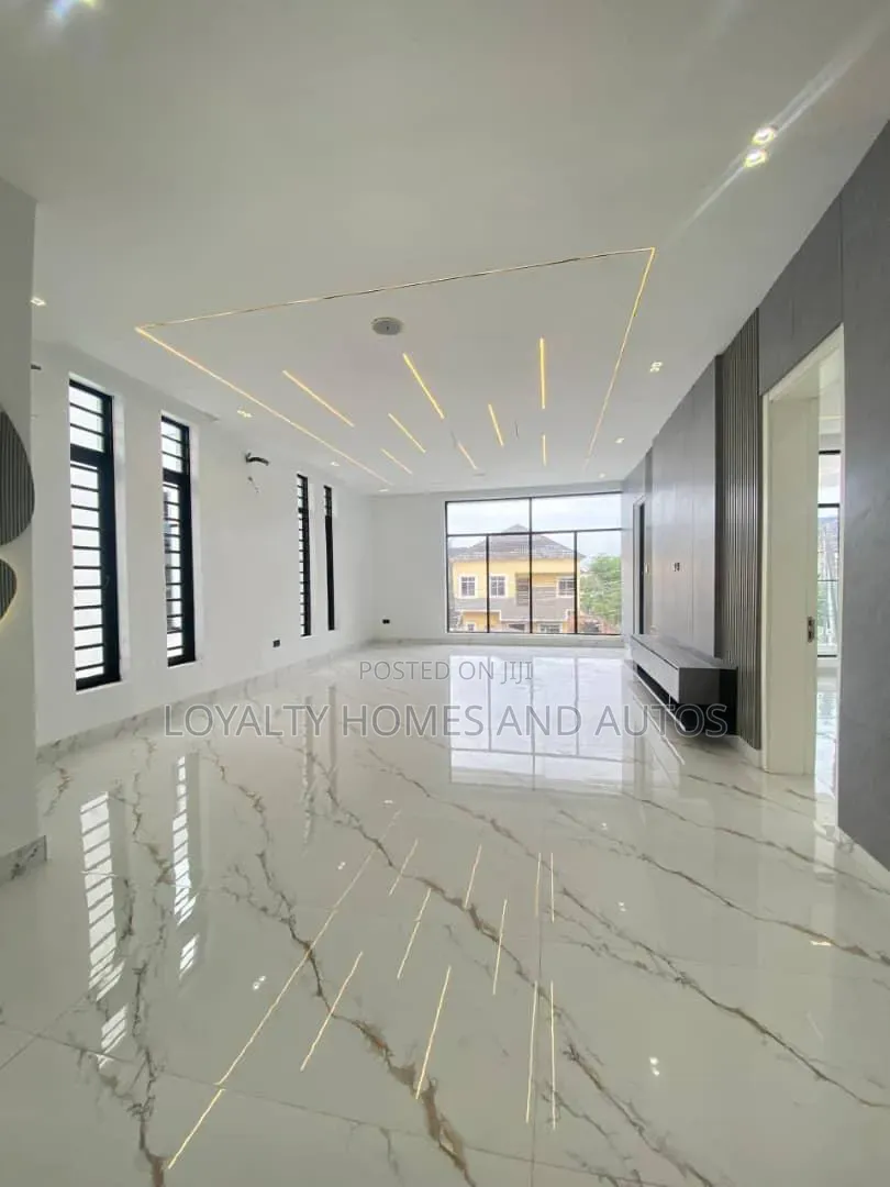 5bdrm Duplex in Chevron for sale in Chevron