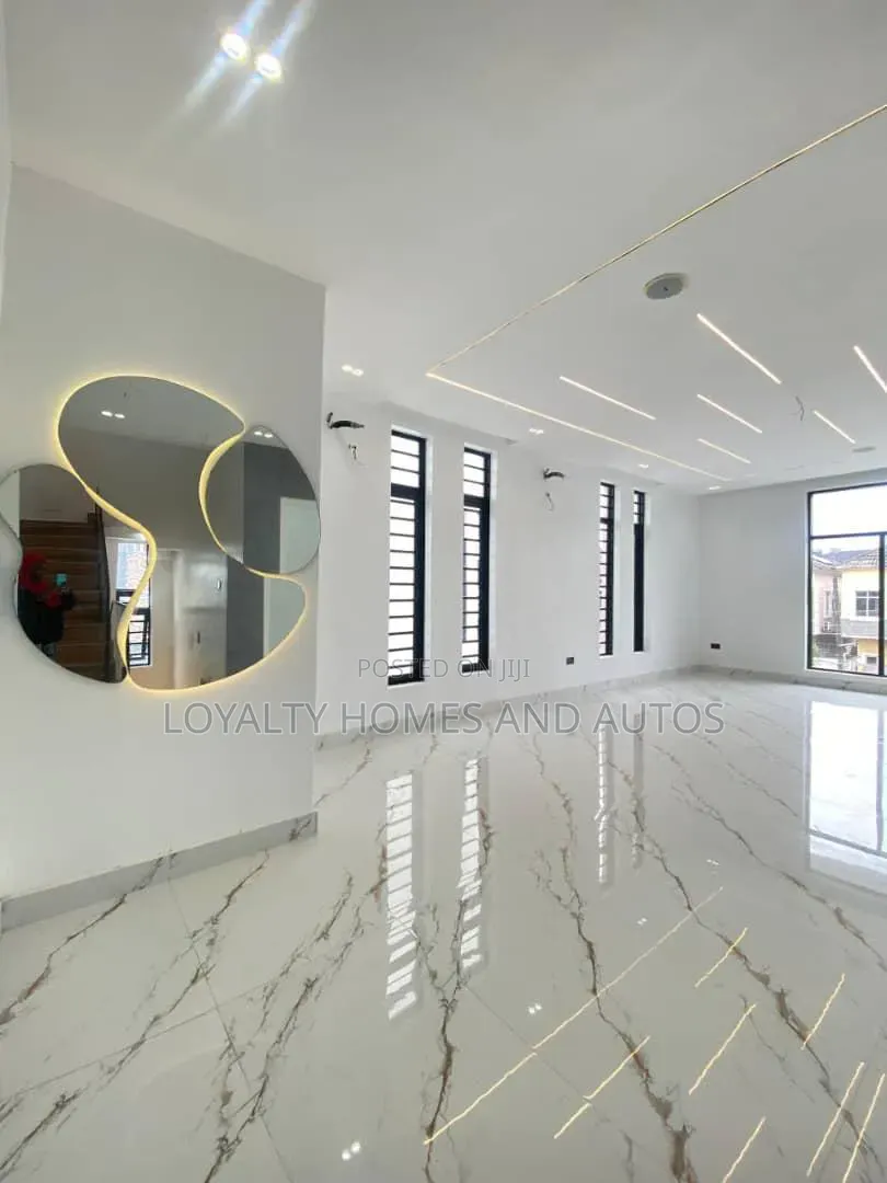 5bdrm Duplex in Chevron for sale in Chevron