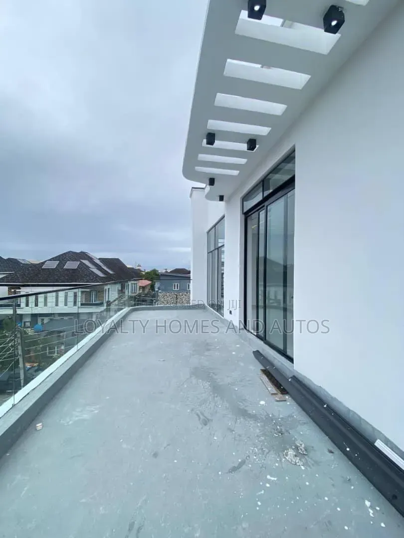 5bdrm Duplex in Chevron for sale in Chevron
