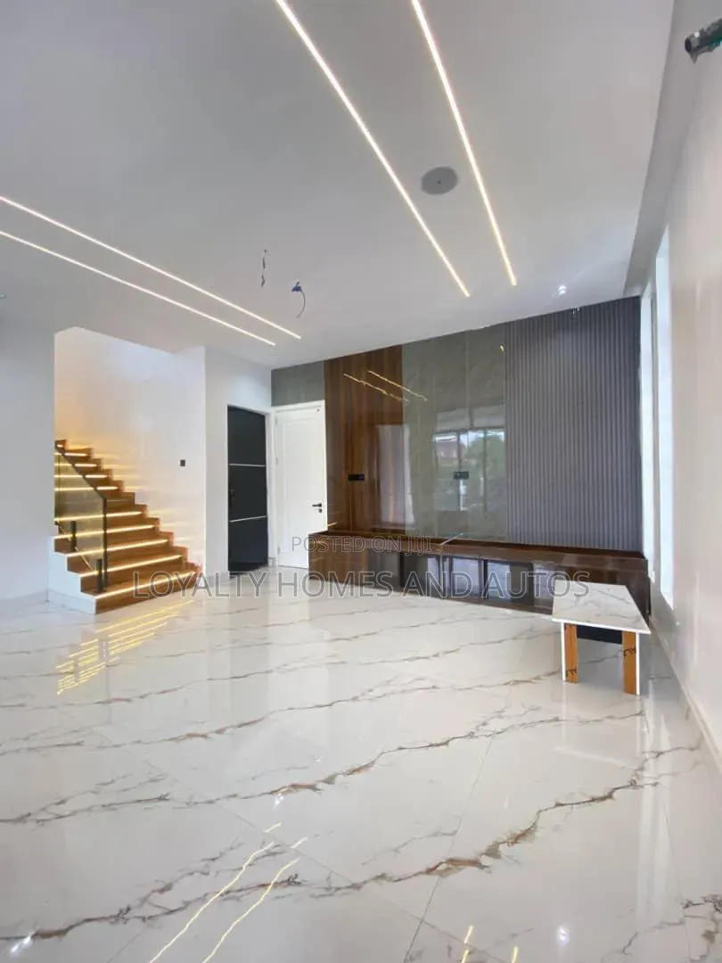 5bdrm Duplex in Chevron for sale in Chevron