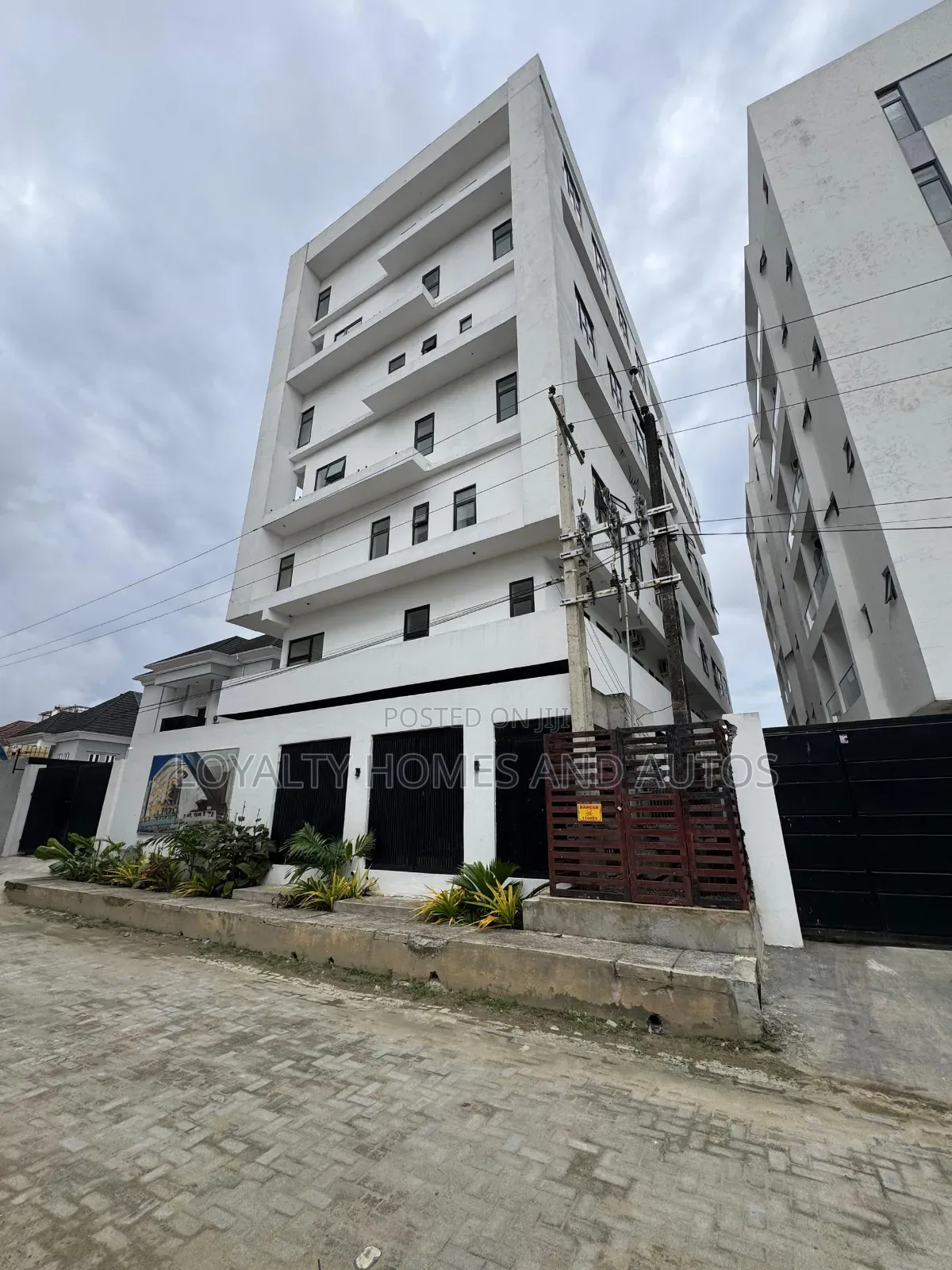 3bdrm Maisonette in Lekki Phase 1 for sale in Lekki Phase 1