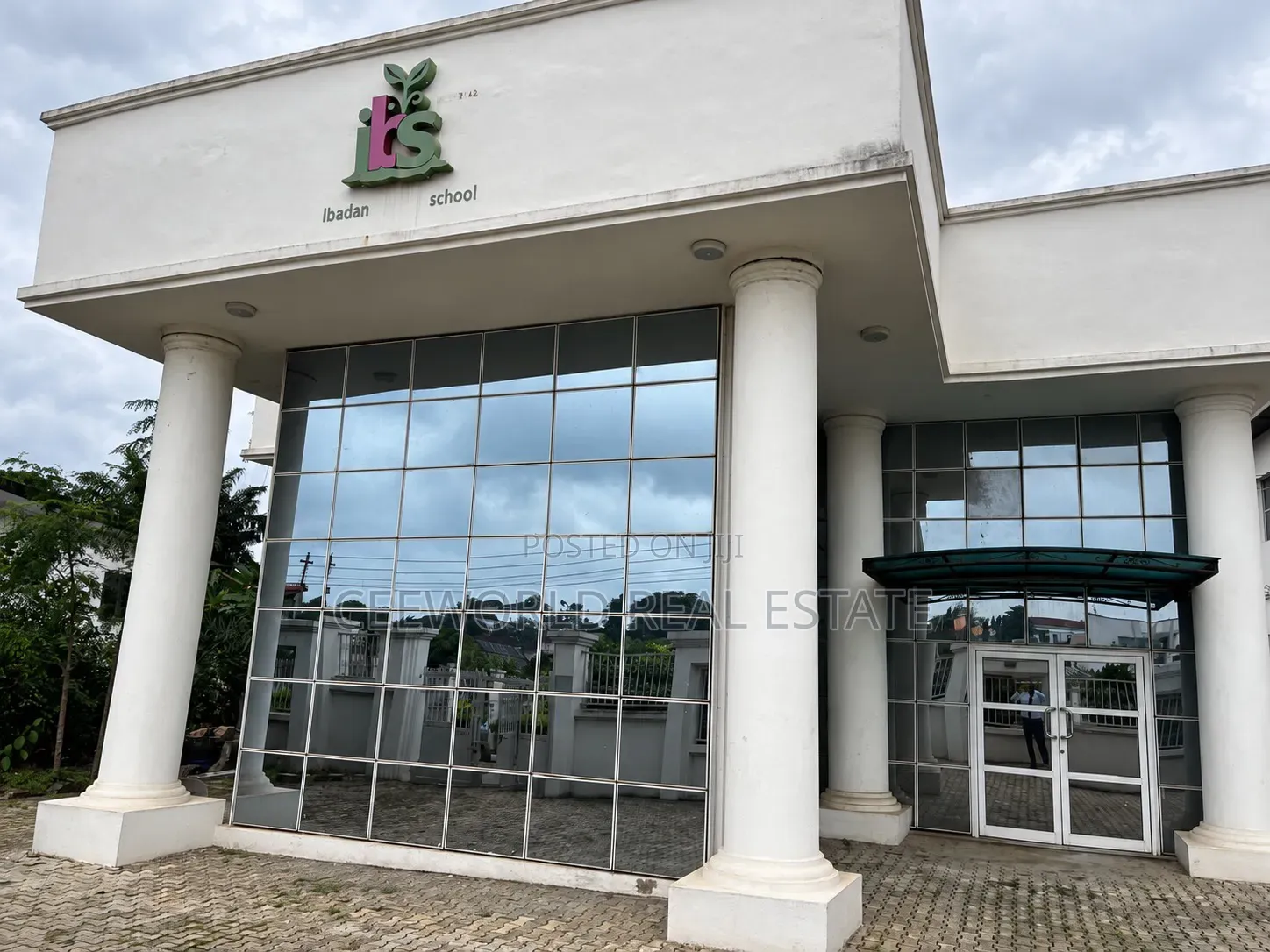 A Big 7 Rooms Office Space at Bodija in Bodija