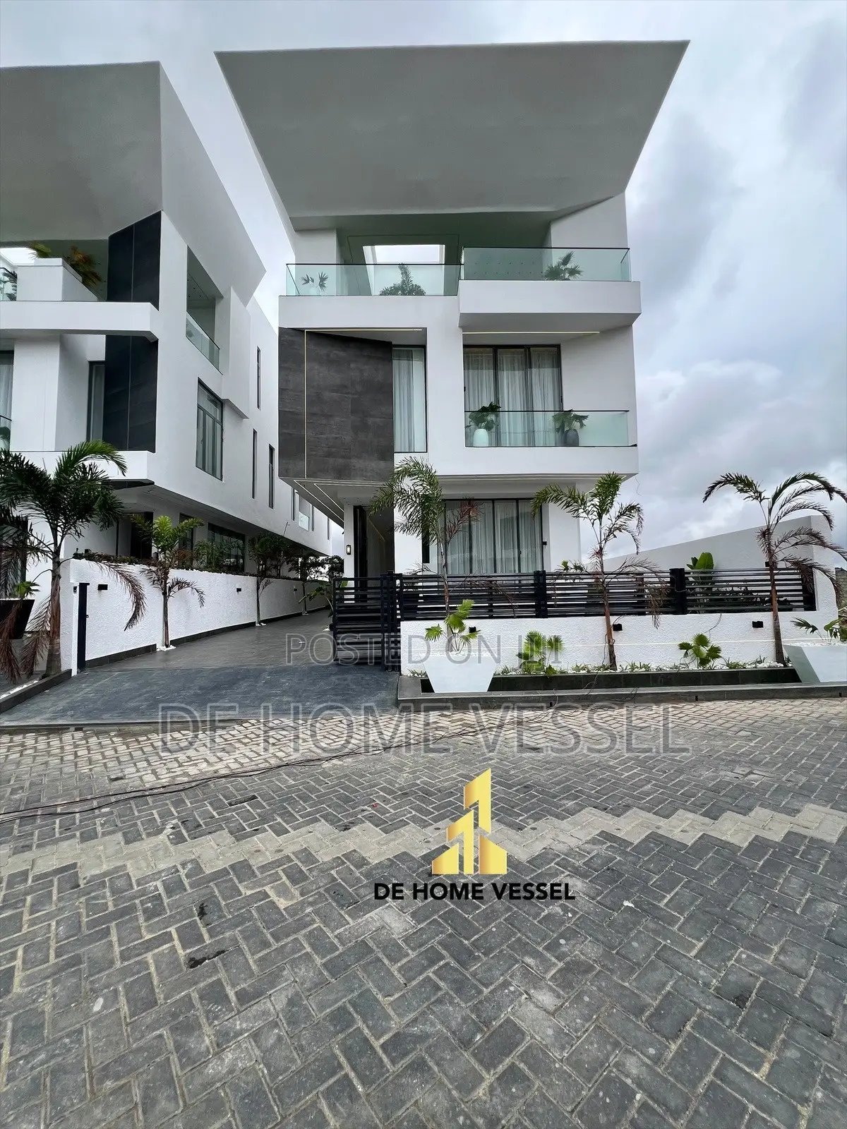 5bdrm Duplex in Osapa london for sale in Osapa london