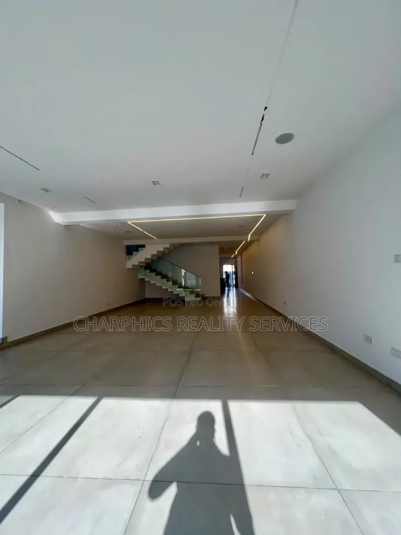 5bdrm Duplex in Lekki Phase 1 for sale in Lekki Phase 1