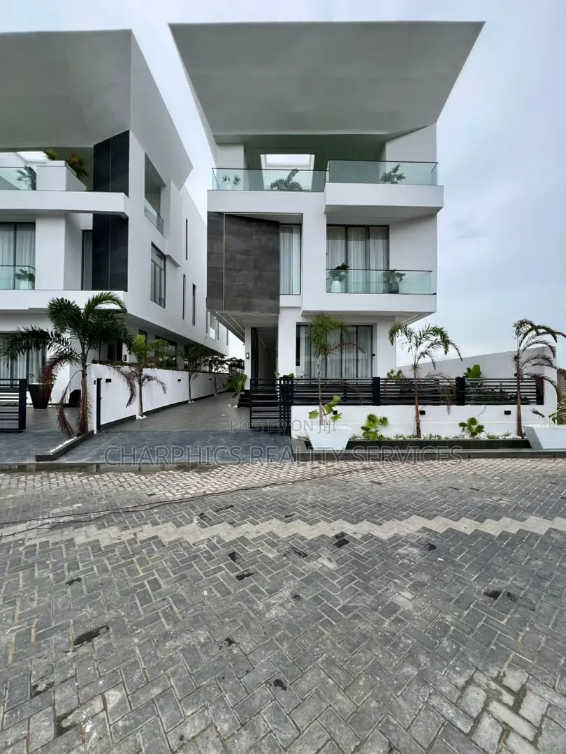 5bdrm Duplex in Osapa london for sale in Osapa london