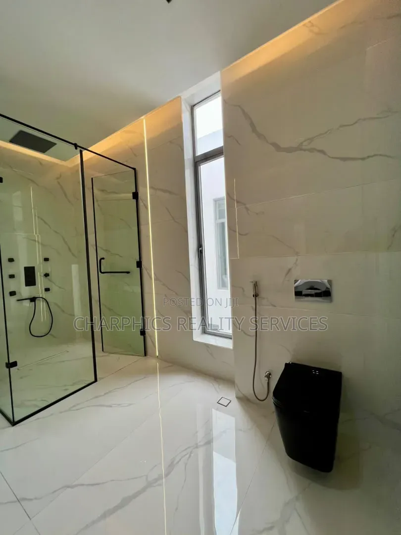 5bdrm Duplex in Osapa london for sale in Osapa london