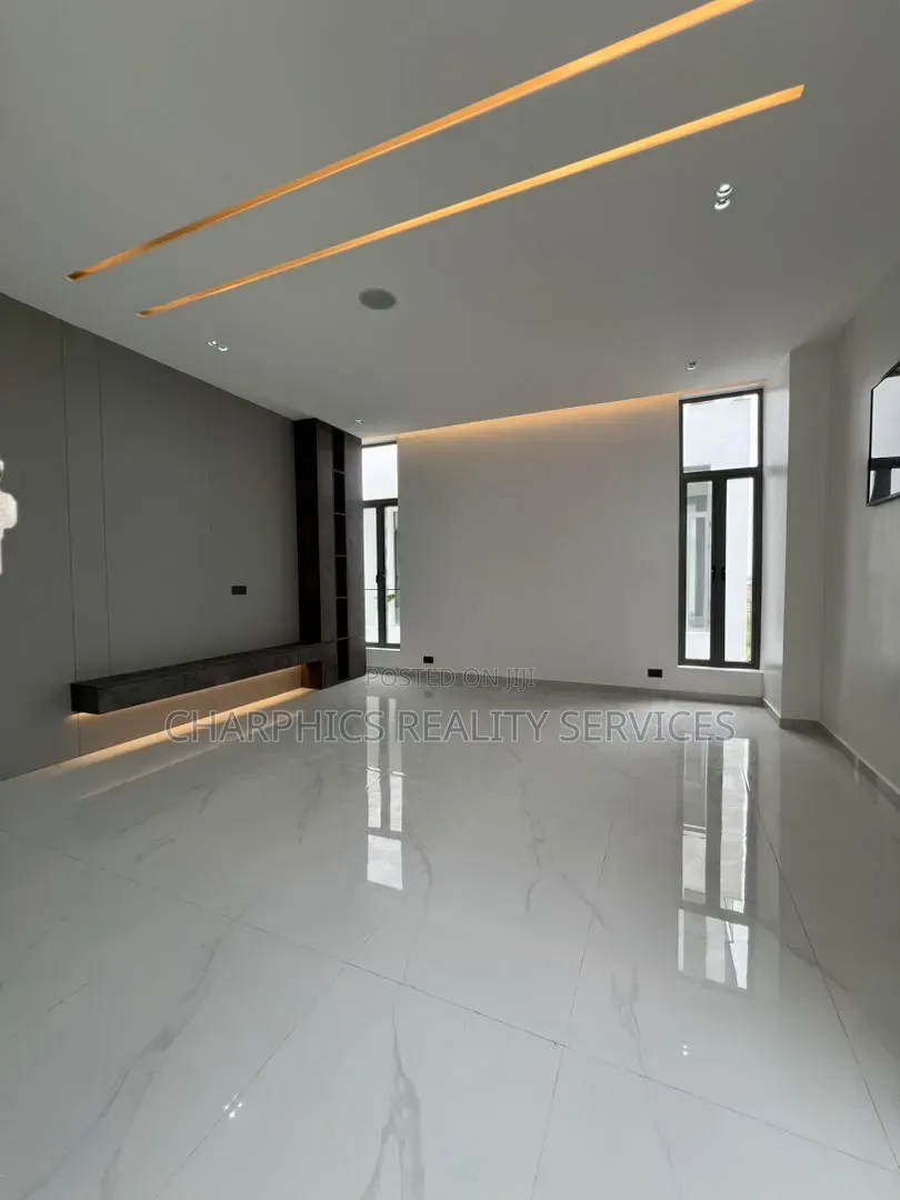 5bdrm Duplex in Osapa london for sale in Osapa london