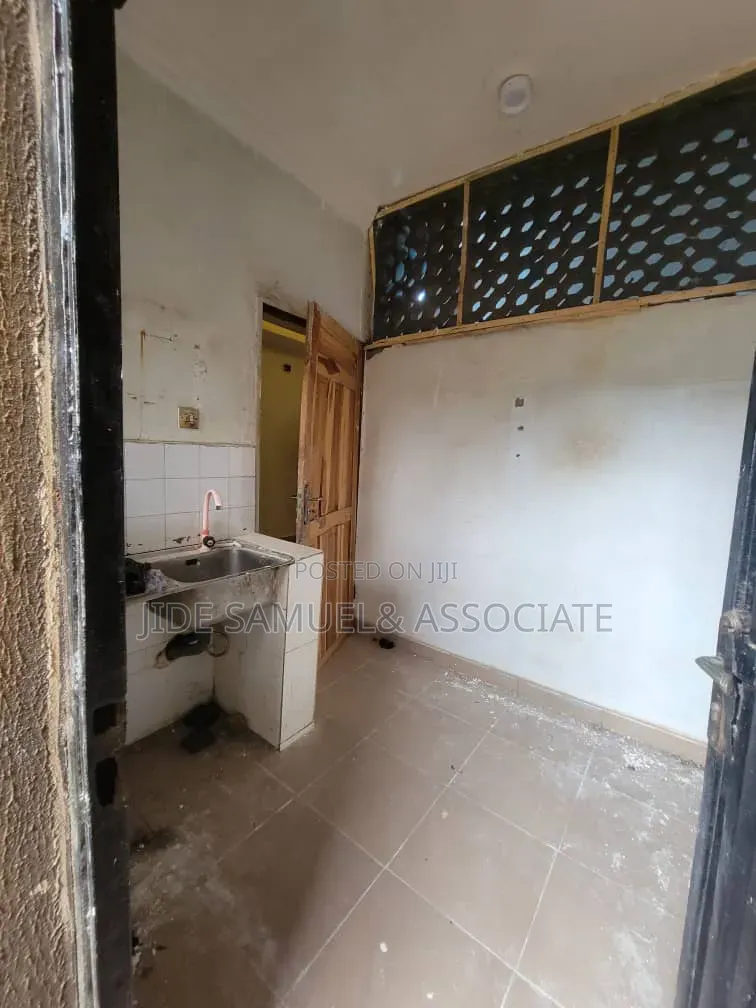 Furnished Mini Flat in Baruwa for rent in Baruwa