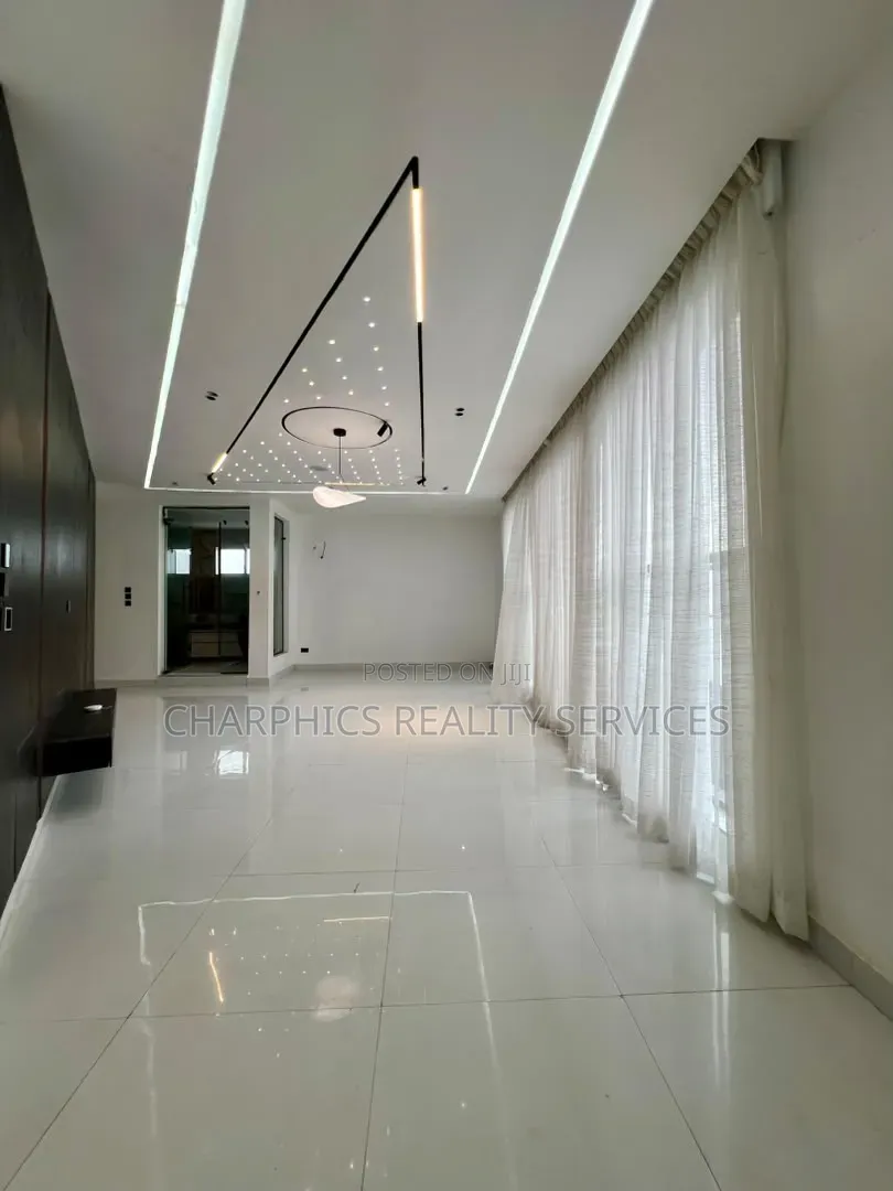 5bdrm Duplex in Chevron for sale in Chevron