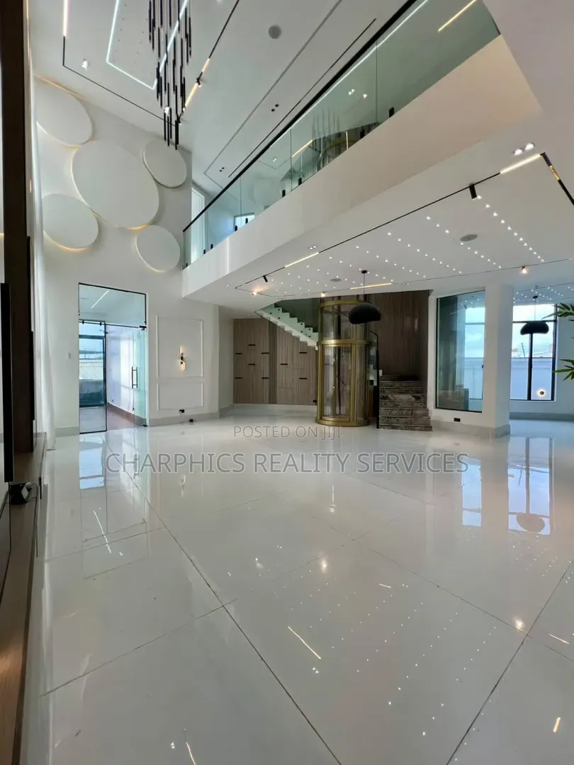 5bdrm Duplex in Chevron for sale in Chevron