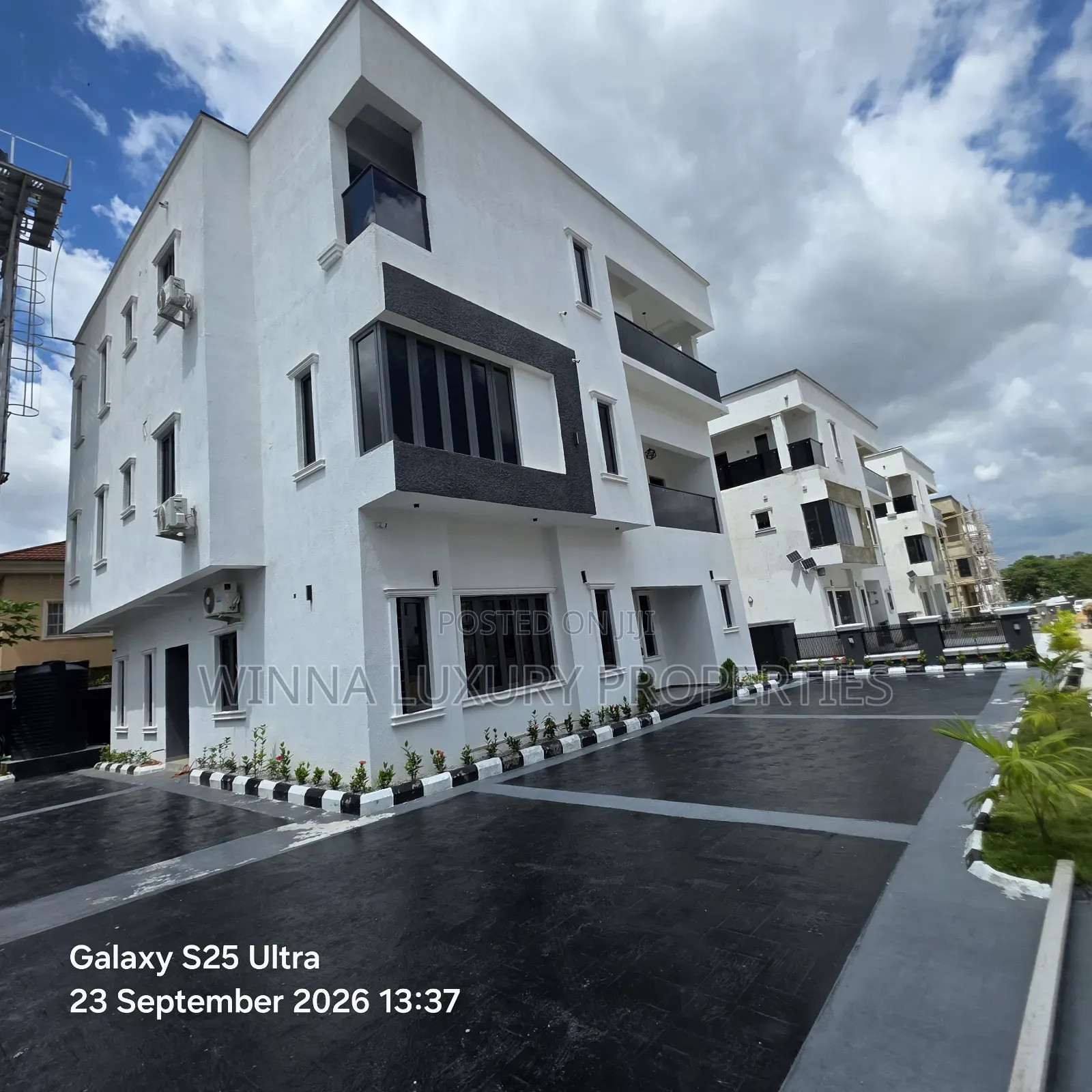 8bdrm Duplex in Naskaxe Court, Lugbe District for sale in Lugbe District