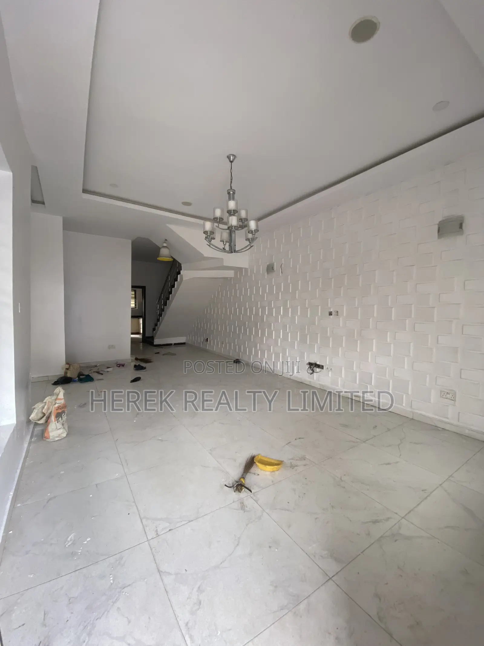 4bdrm Duplex in Empire Estate, Chevron for rent in Chevron