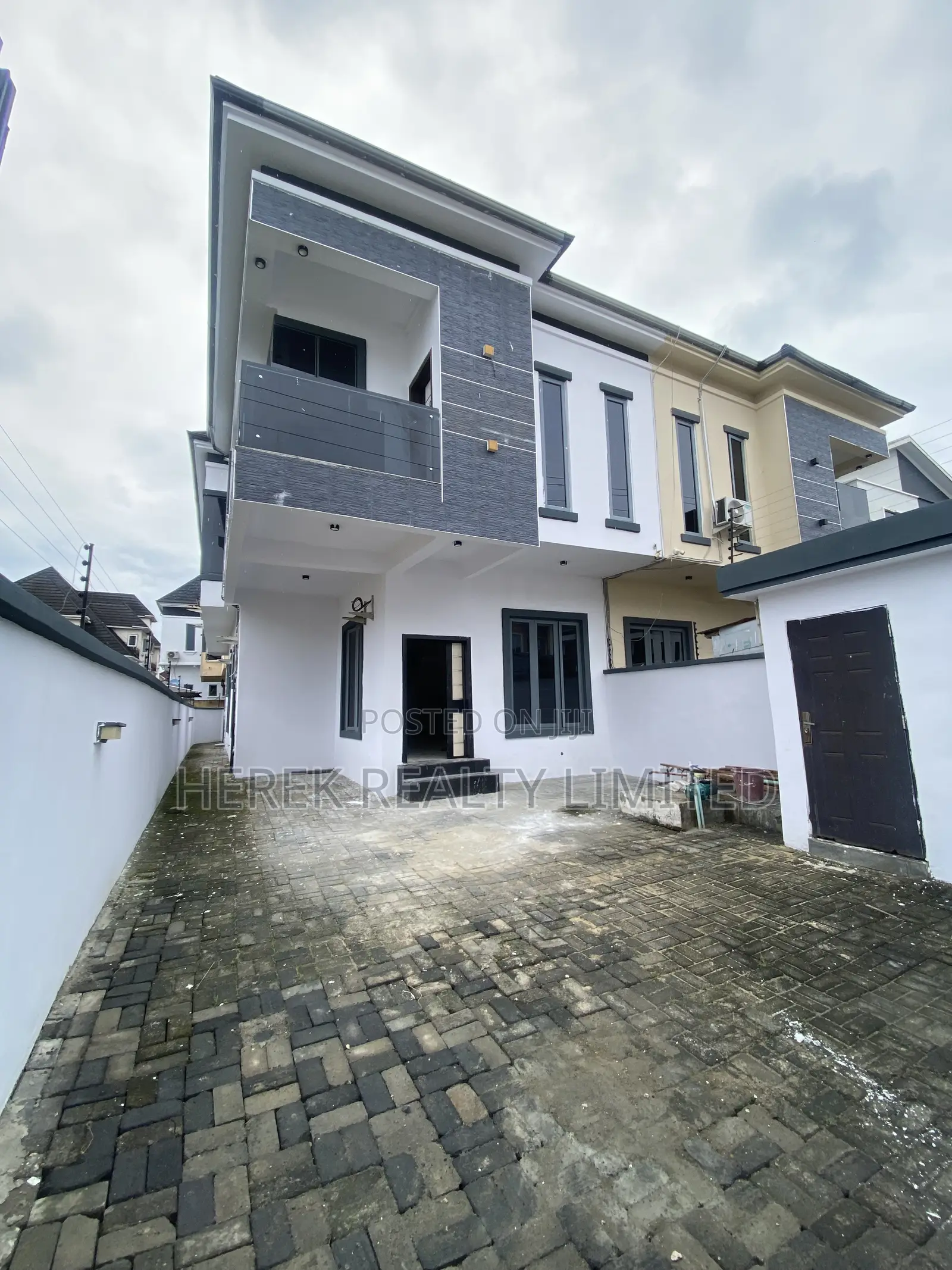 4bdrm Duplex in Empire Estate, Chevron for rent in Chevron
