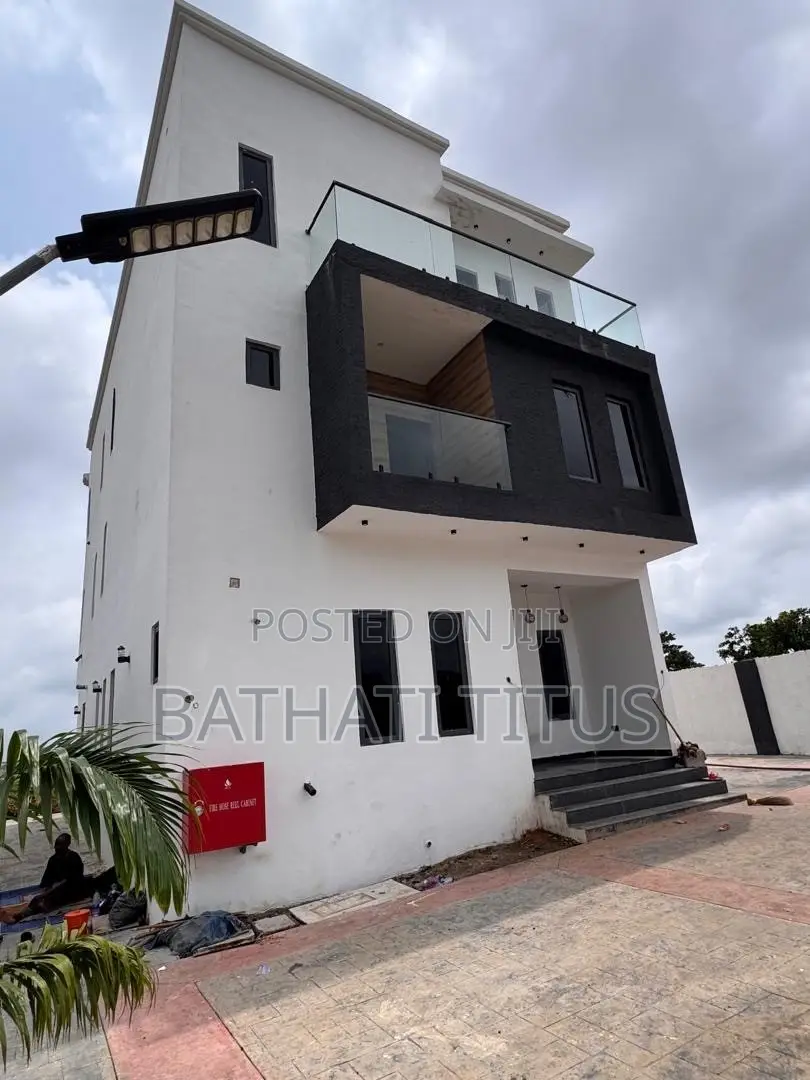 5bdrm Duplex in Life Camp for sale in Life Camp