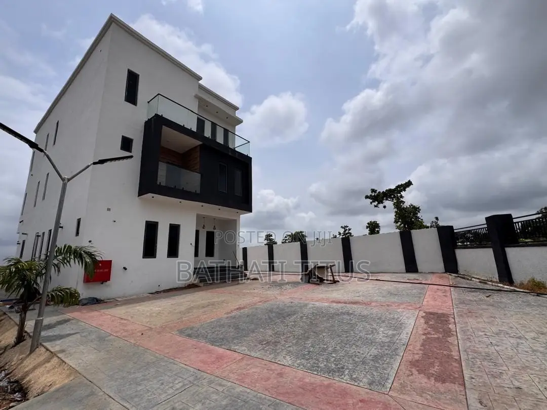 5bdrm Duplex in Life Camp for sale in Life Camp