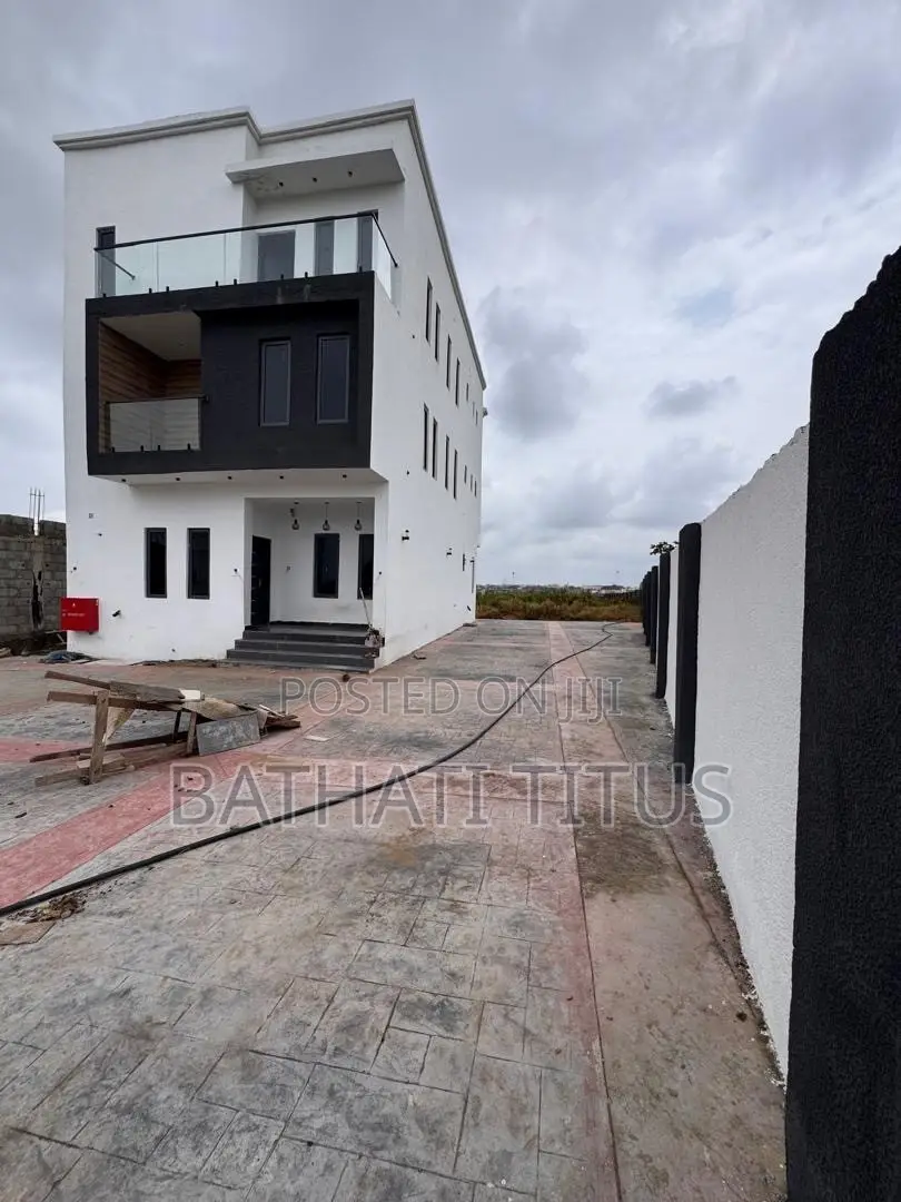 5bdrm Duplex in Life Camp for sale in Life Camp