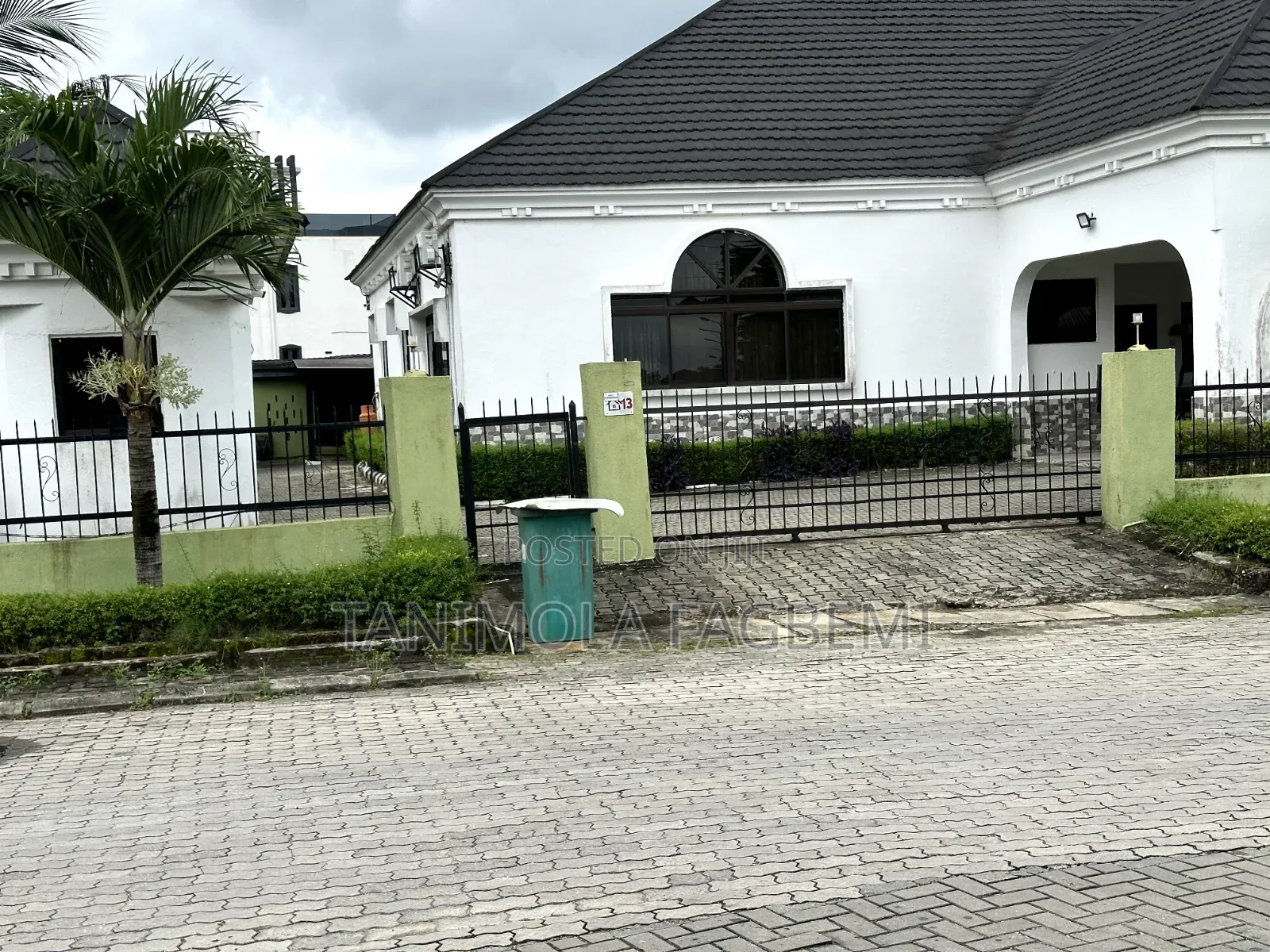 4bdrm Bungalow in Cooporative Villa for sale in Ado / Ajah