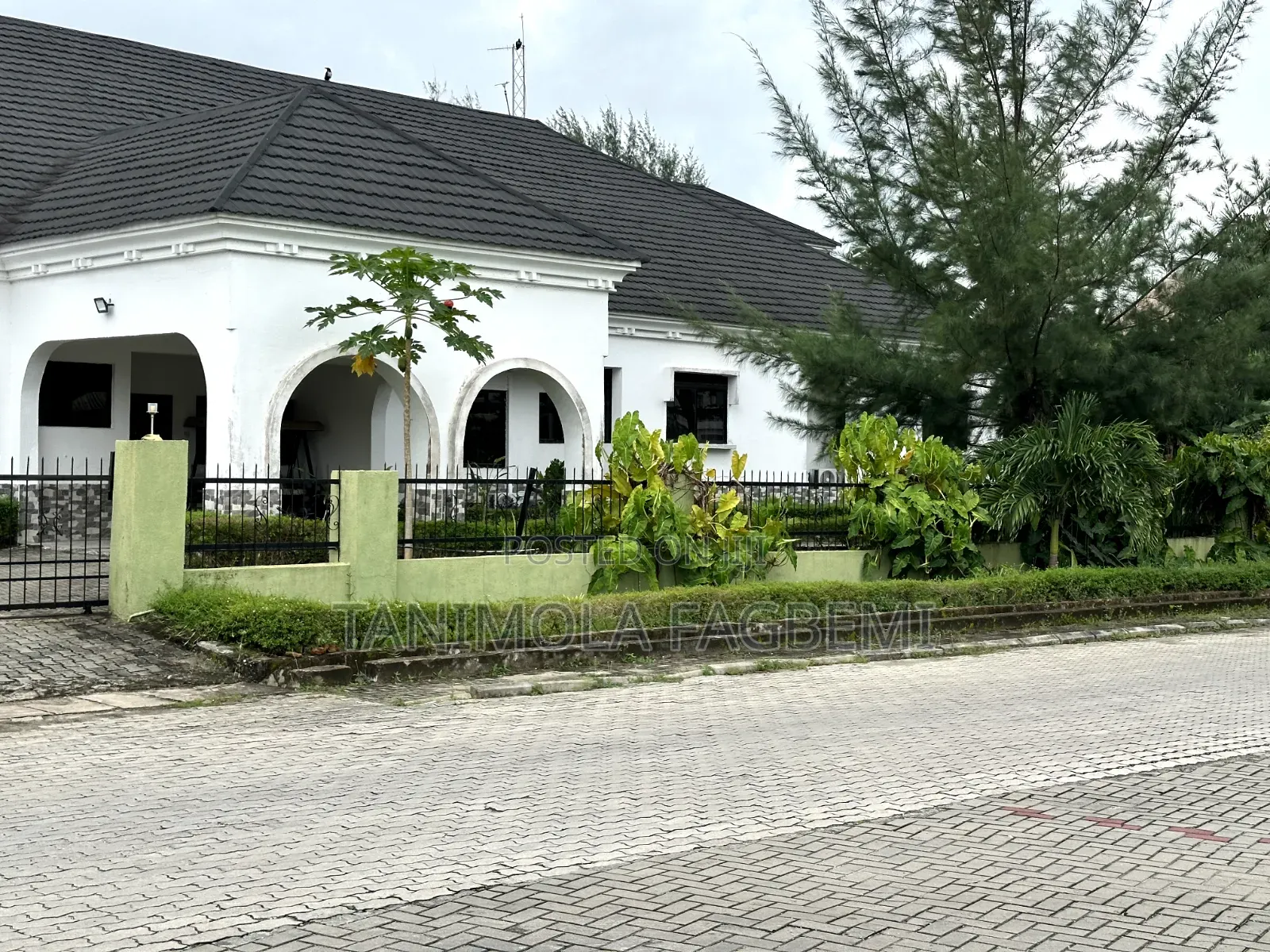 4bdrm Bungalow in Cooporative Villa for sale in Ado / Ajah