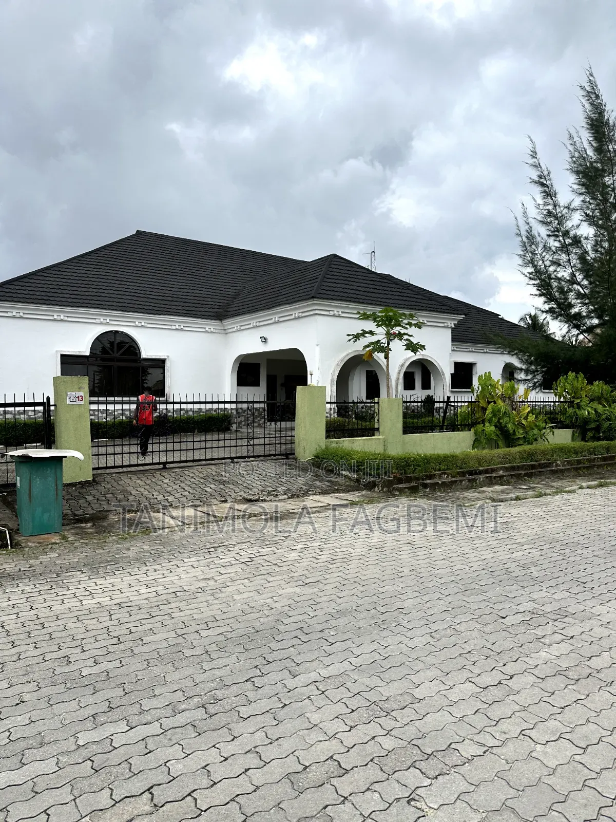 4bdrm Bungalow in Cooporative Villa for sale in Ado / Ajah