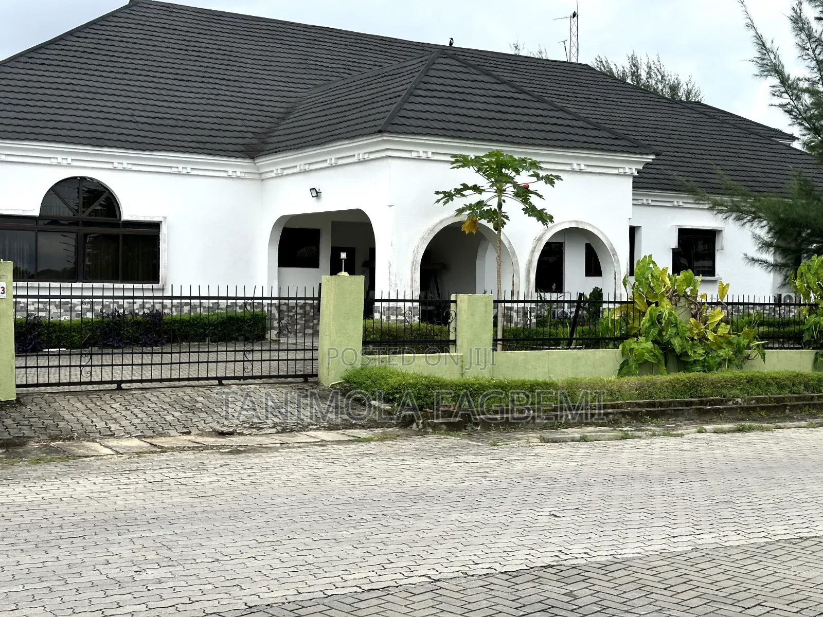 4bdrm Bungalow in Cooporative Villa for sale in Ado / Ajah