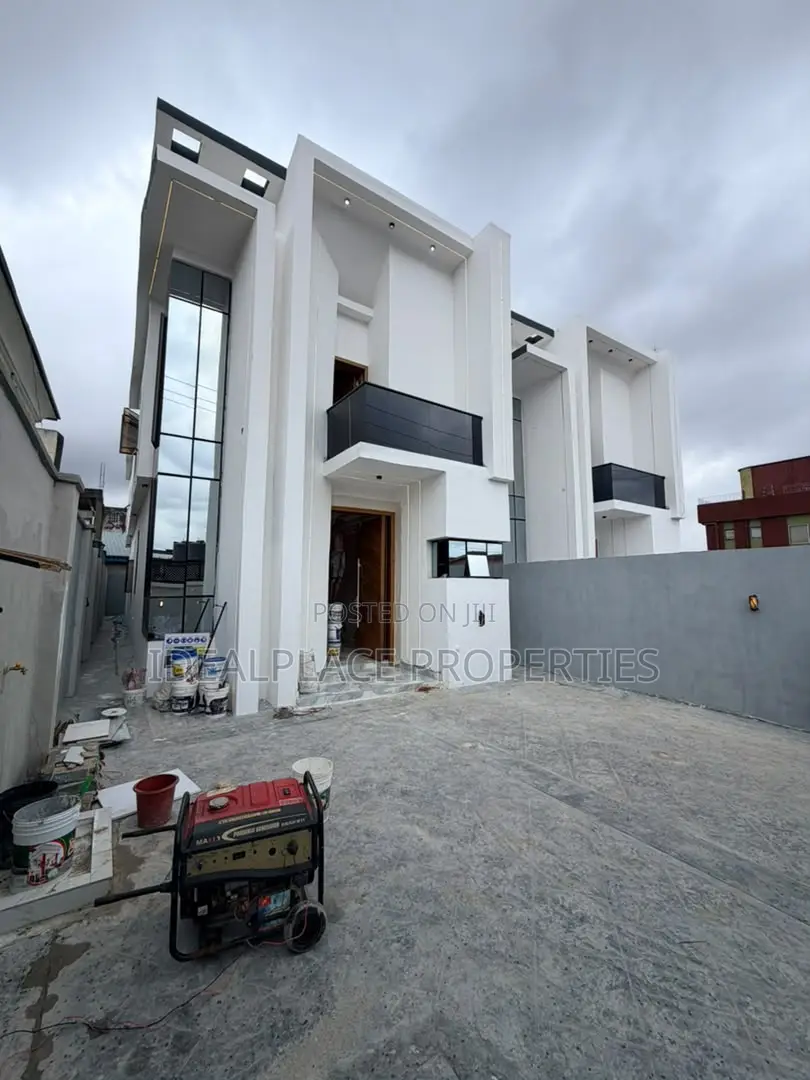4bdrm Duplex in Oko-Oba for sale in Oko-Oba