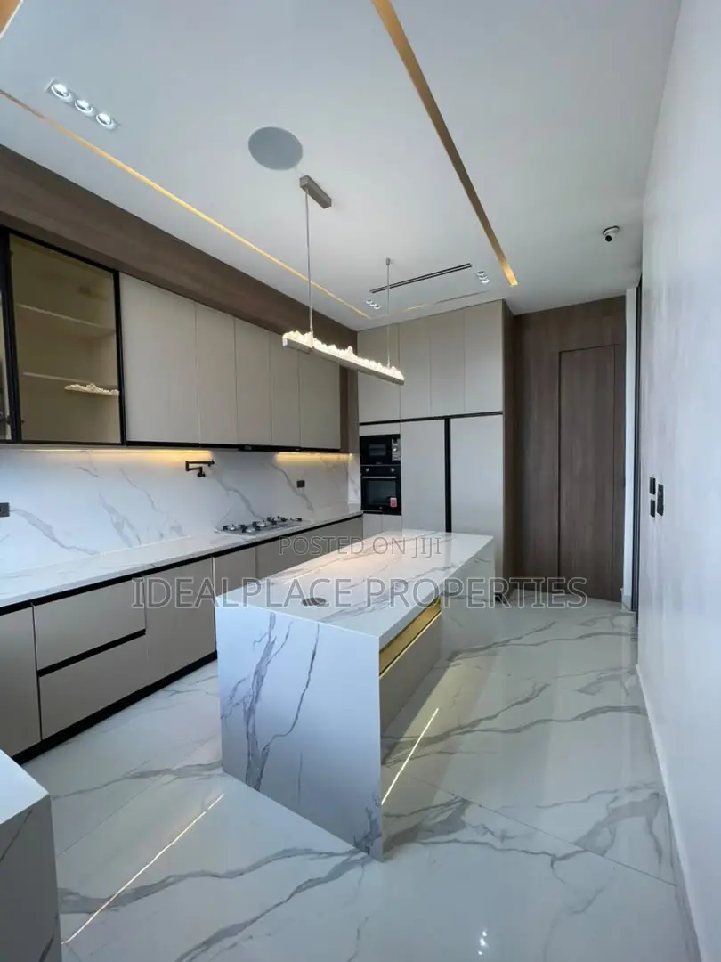 5bdrm Duplex in Osapa london for sale in Osapa london