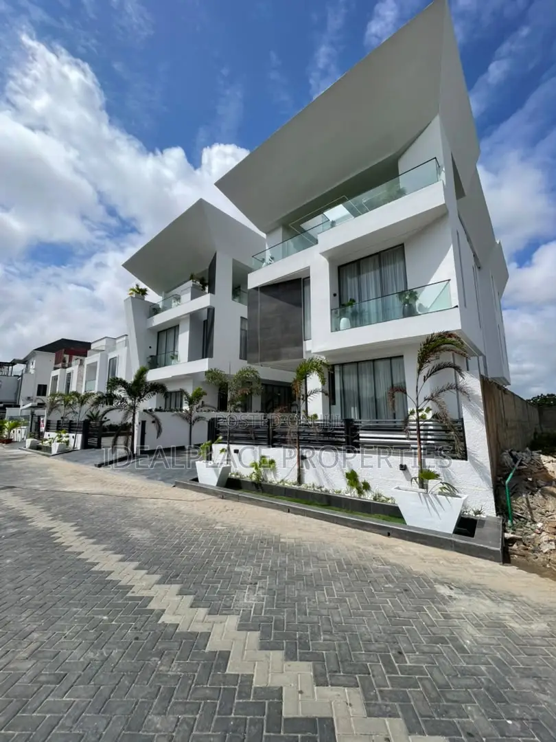 5bdrm Duplex in Osapa london for sale in Osapa london