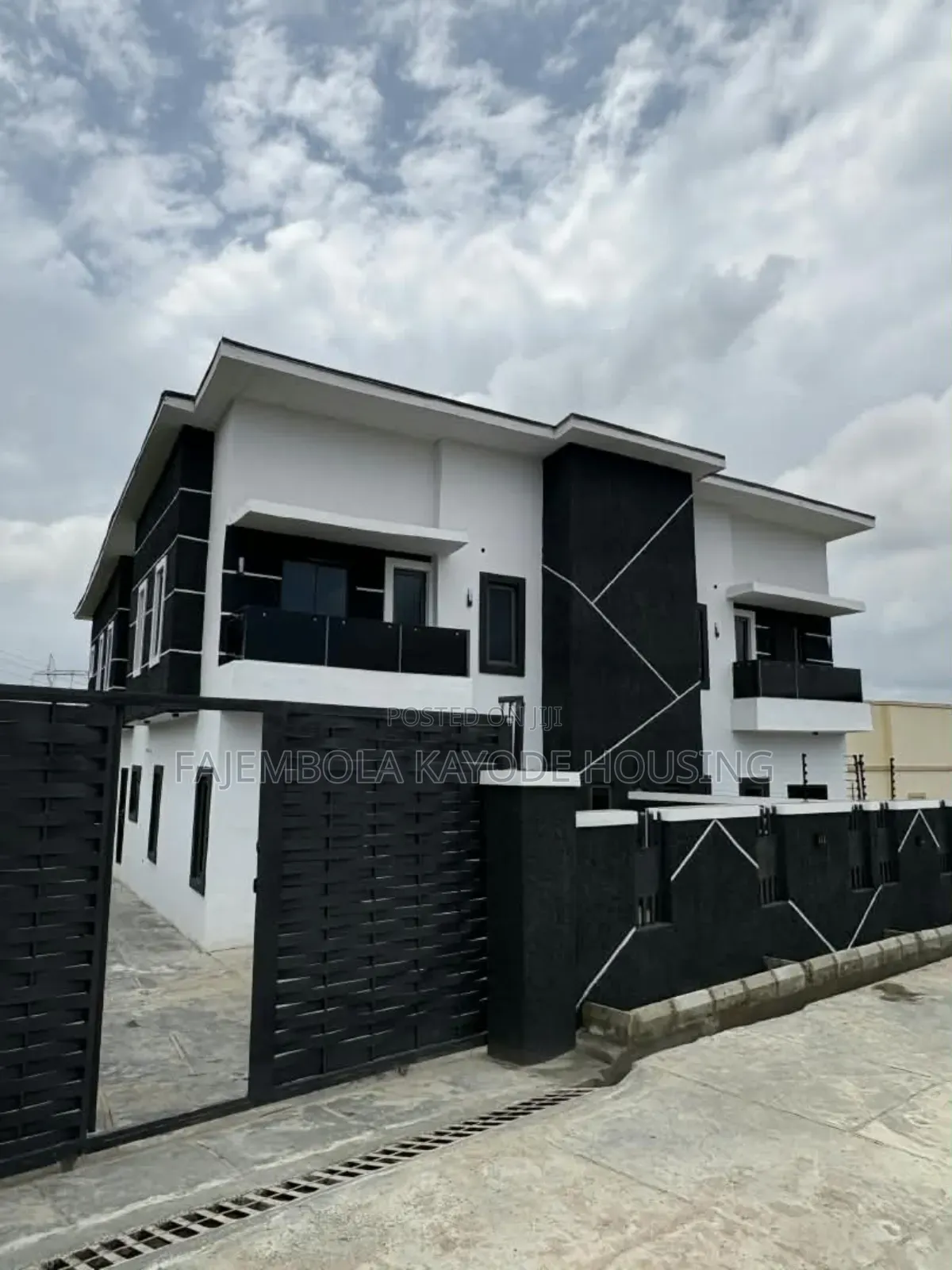 5bdrm Duplex in Eleyele for sale in Eleyele