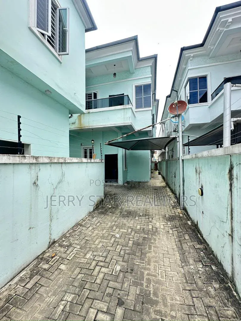 4bdrm Duplex in Chevron for sale in Chevron