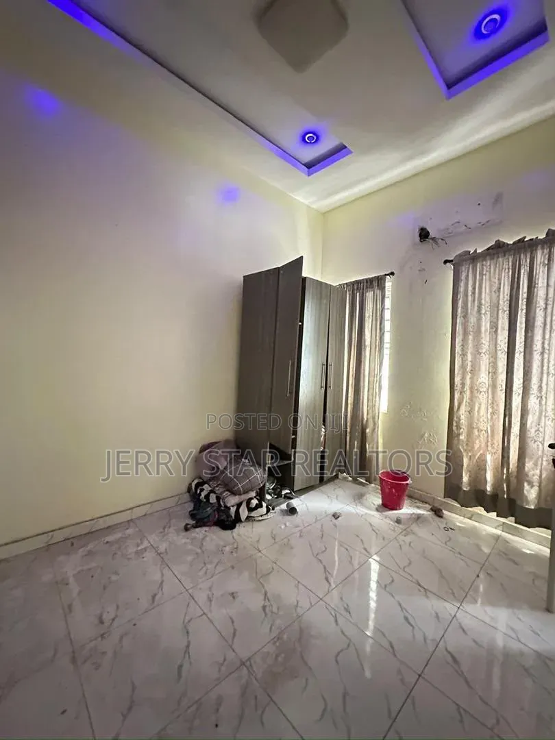 4bdrm Duplex in Chevron for sale in Chevron