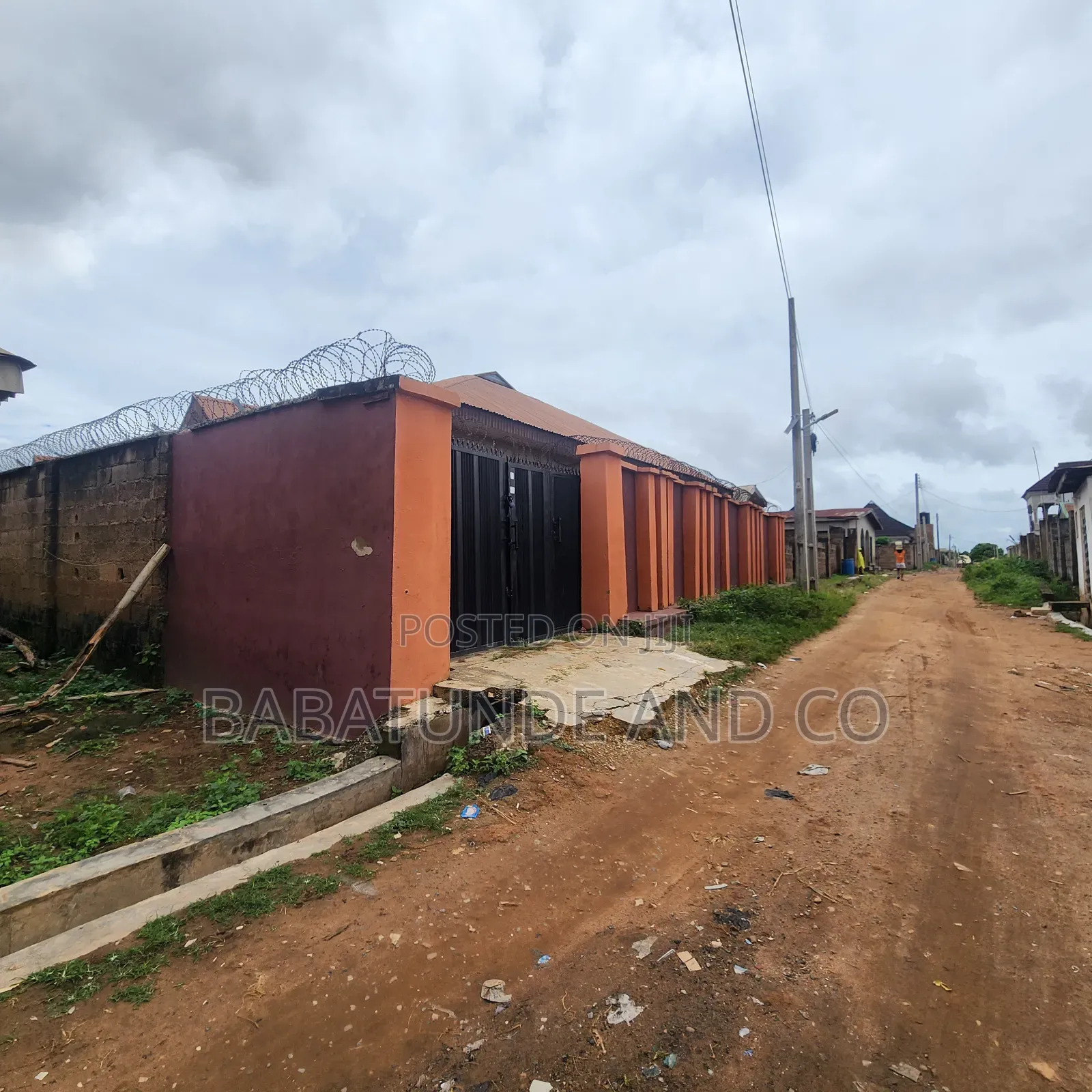 3bdrm Block of Flats in Akuru, Akala Express for sale in Akala Express