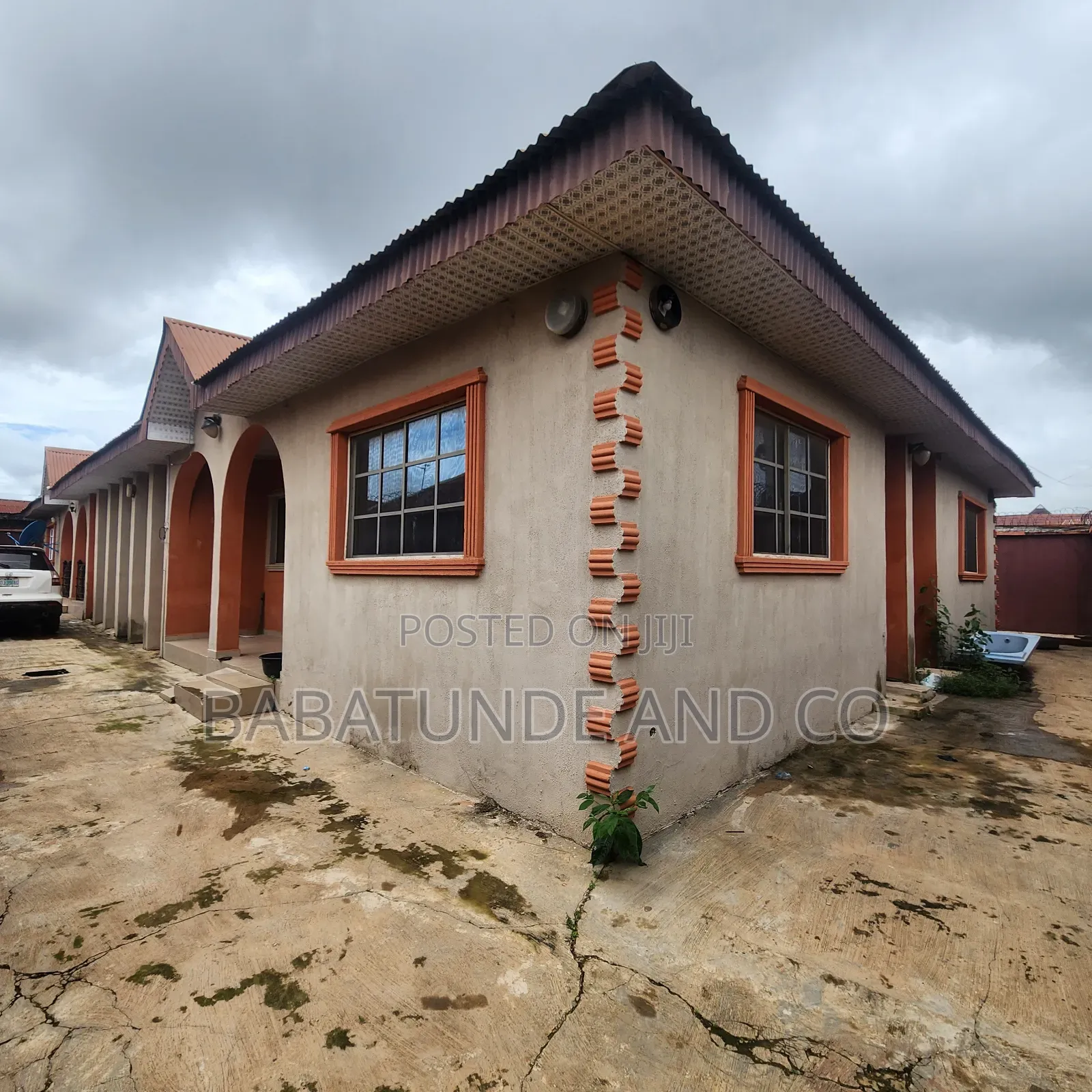 3bdrm Block of Flats in Akuru, Akala Express for sale in Akala Express