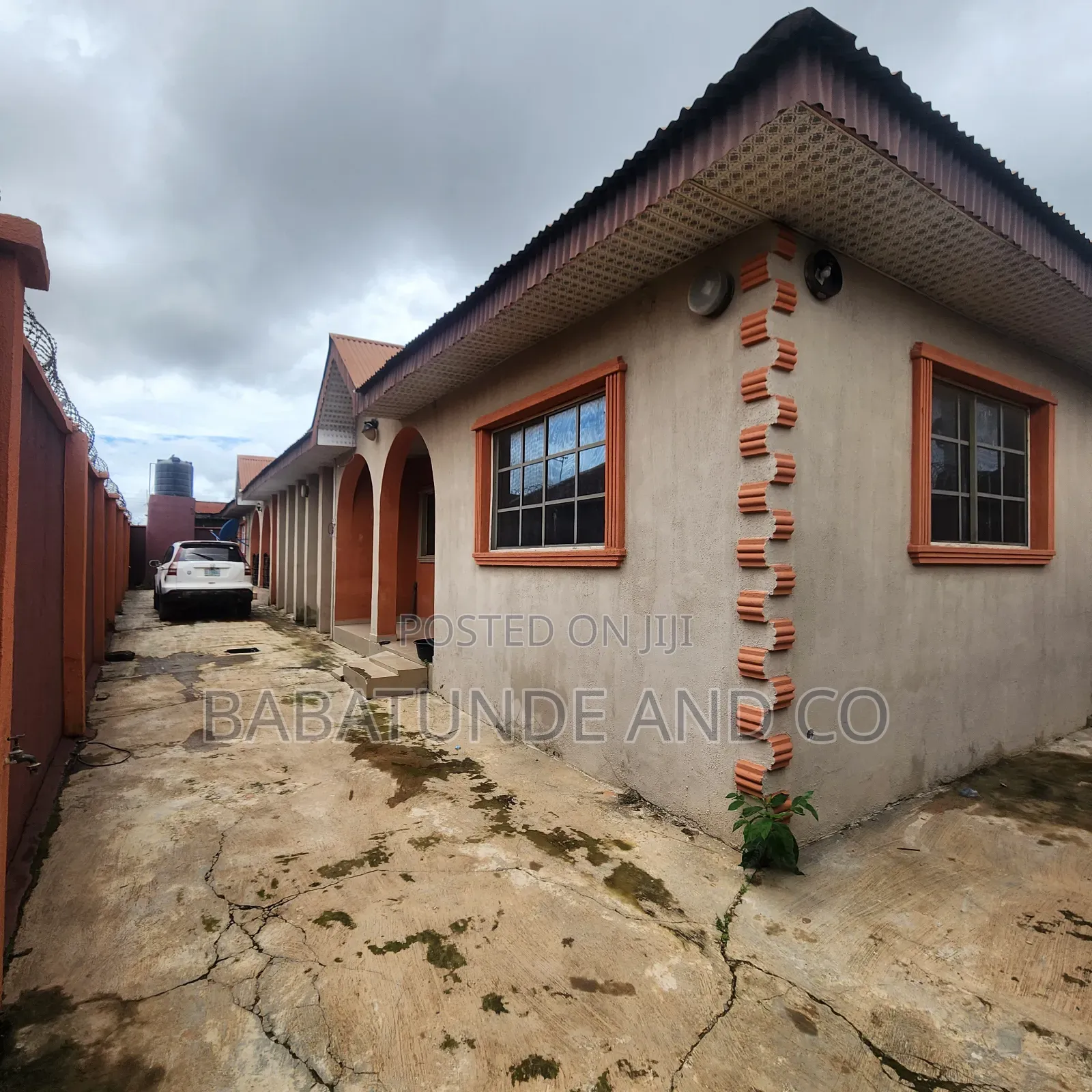 3bdrm Block of Flats in Akuru, Akala Express for sale in Akala Express
