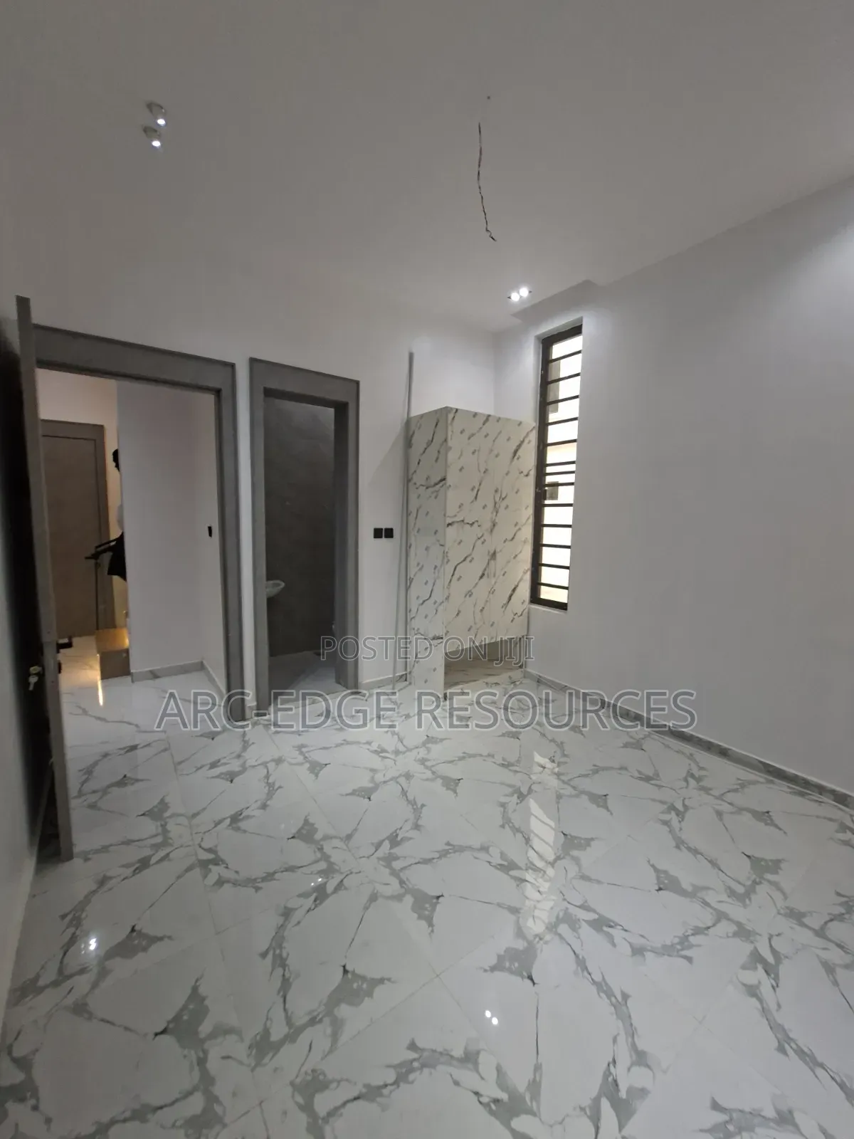 5bdrm Duplex in Ago Palace for sale in Ago Palace