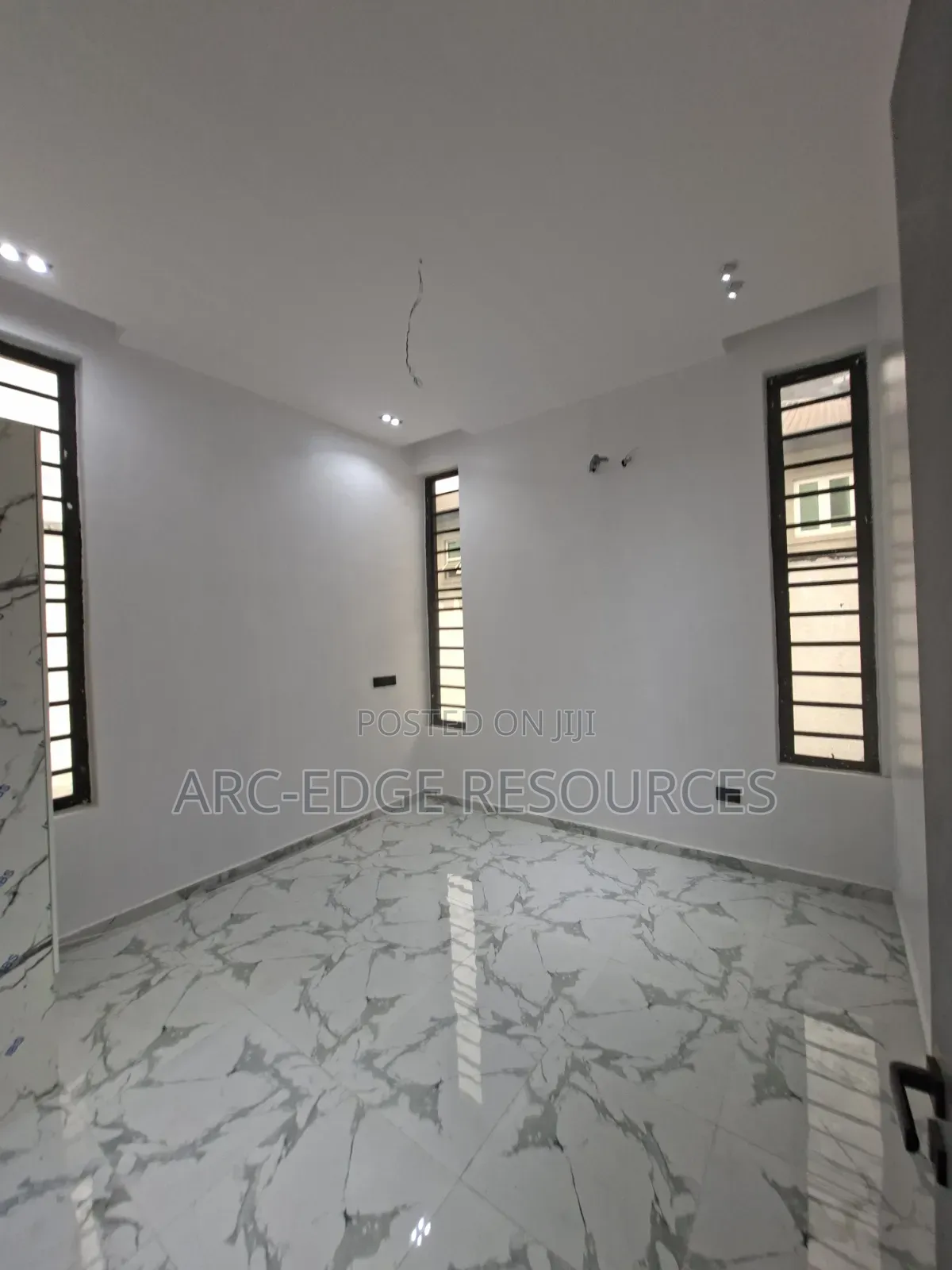 5bdrm Duplex in Ago Palace for sale in Ago Palace