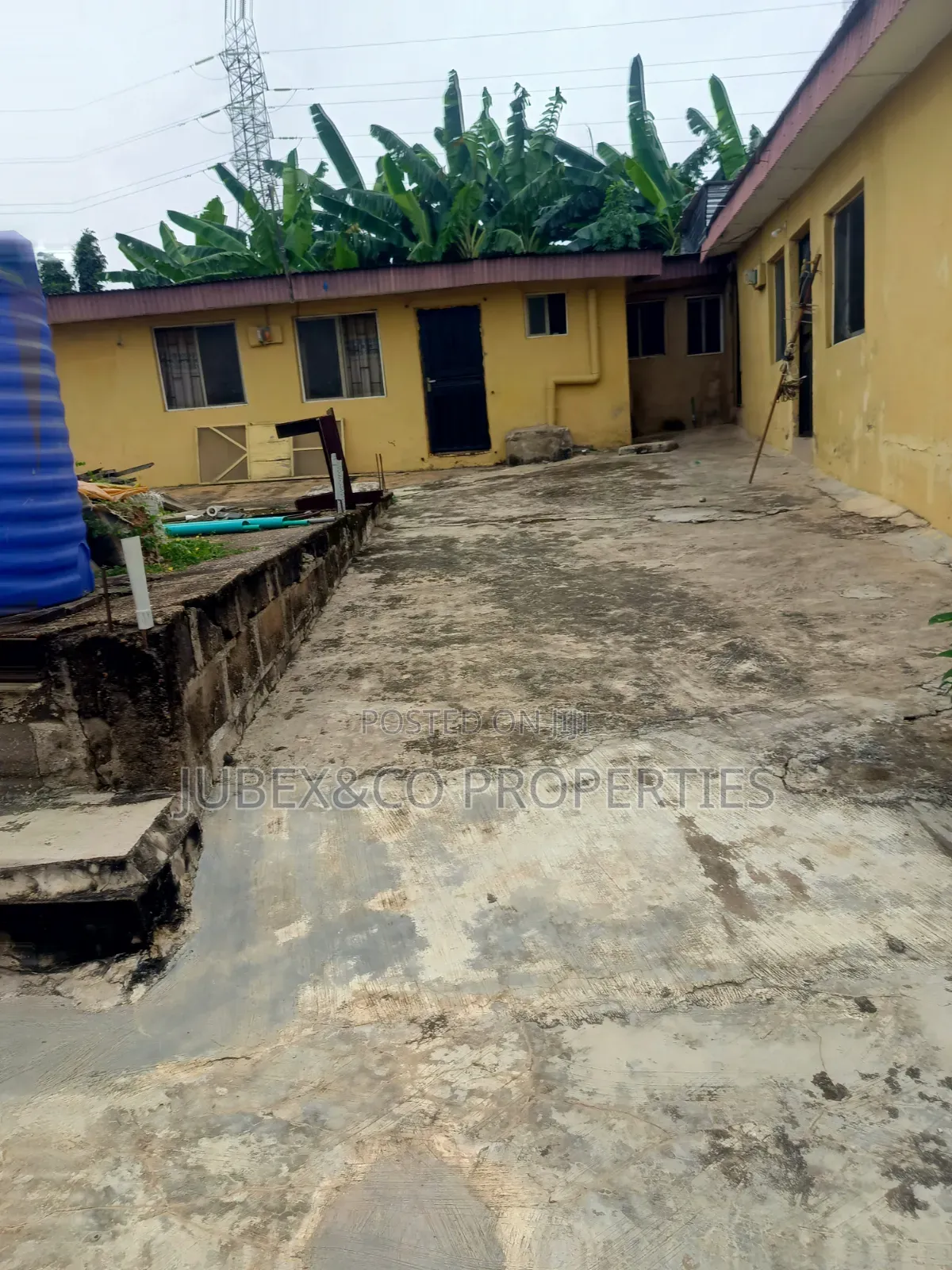 3bdrm Block of Flats in Ewegbemi Bus Stop, Meiran for sale in Meiran